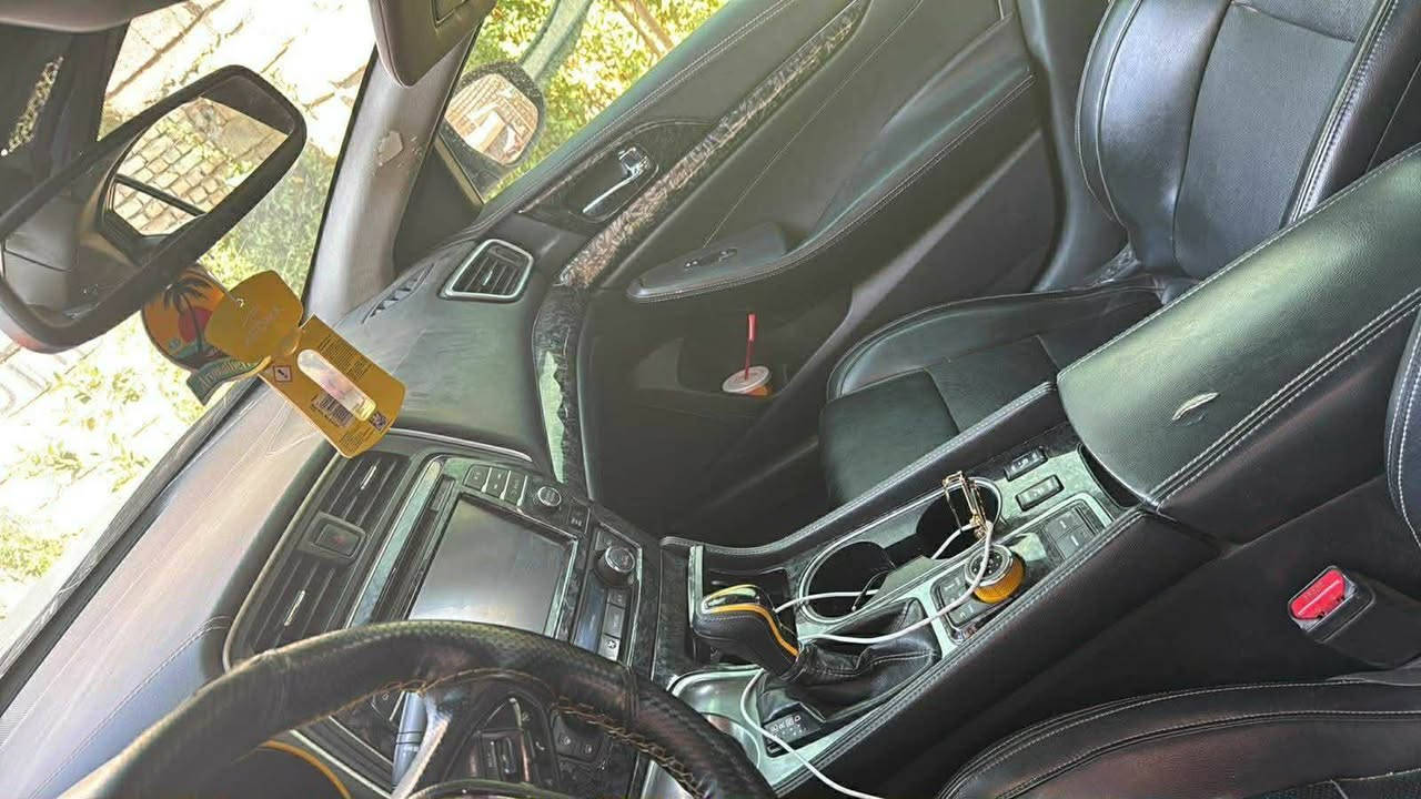 نيسان مكزيما فول مواصفات عده الفتحه بصمه موديل 2017حداديه كير محرك جديد  حادثه ع البارد مرجعي رقم سليمانيه متوازي علبيع حيل السعر السابق 125الحاله بسبب الضروف الصحيه للوالد السياره نزلت السعر 108مكان السياره حله  رقم الموبايل ***********
