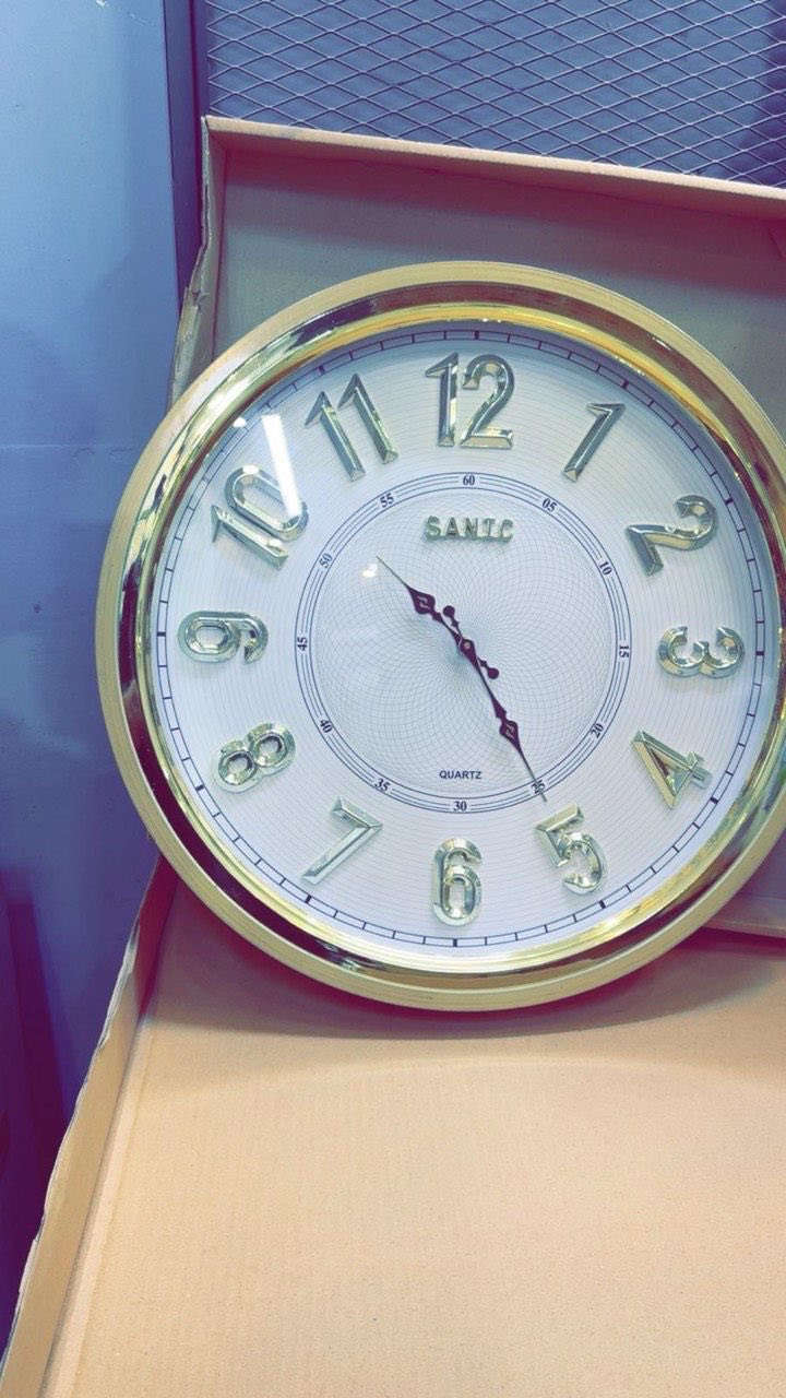 عندي هاي الساعات حجم 60 سم جدد بل باكيت تقريبا عندي 18 قطعه سعر القطعه 13 الف جاي تنباع  ب30 وب25 الف وهذا سعر جوه سعر الجمله 
وعندي ساعه على شكل لووحه تقريبا 12 قطعه جديد لوك سعر القطعه ب 7 الف 
للاستفسار *********** مكاني بغداد الطالبيه
