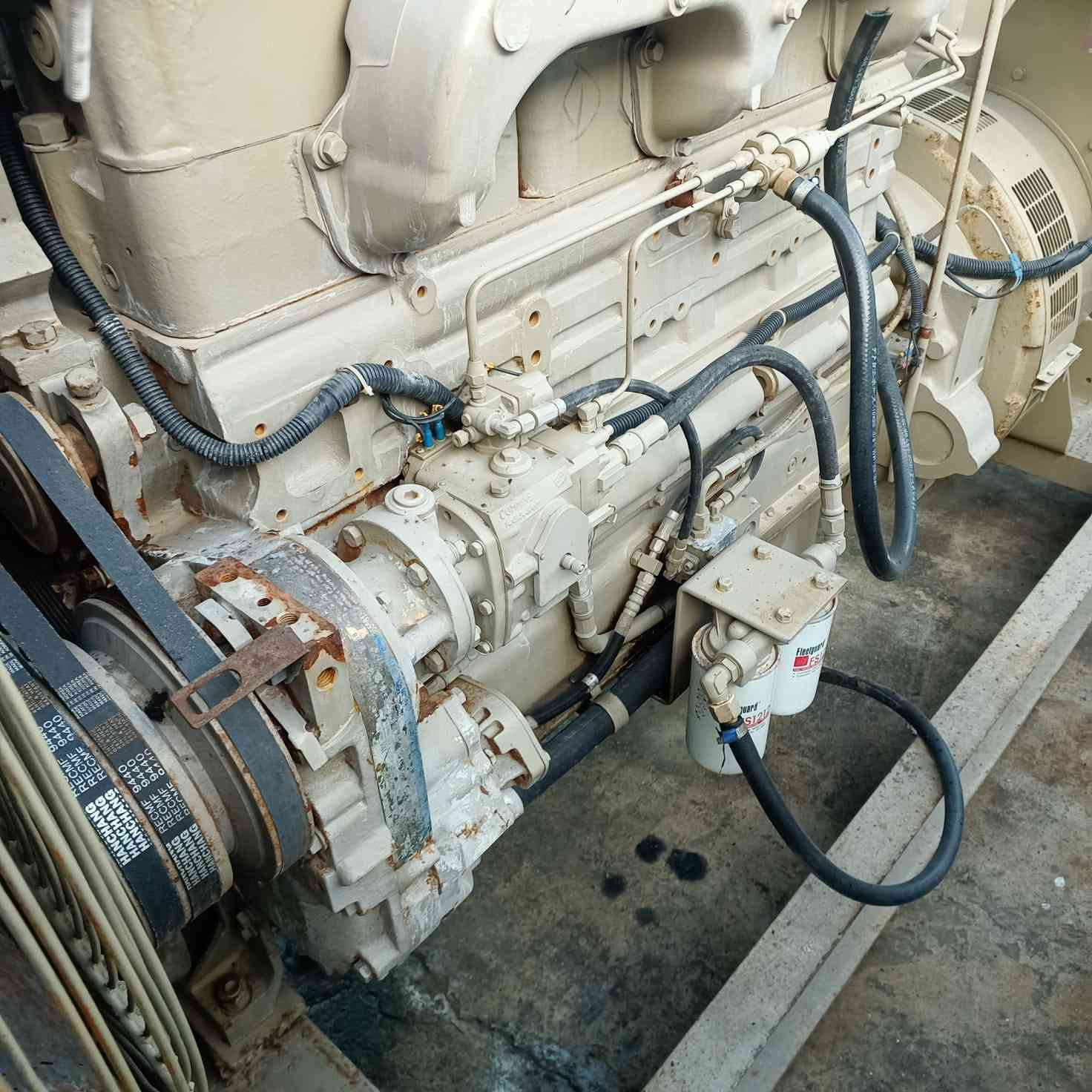 #مولد كمنز خمسه ونص كرام شفت جبار انجكتر زيتي مولده بلاديه شرط الشغل والحمل نظام حمايه كامل نظام تشغيل اوتو 

📍التوليد 400 KVA ستانفورد 
📍السعر خاص او اتصال بالرقم التالي 

العنوان اربيل الصناعه الجنوبيه 
للاستفسار الاتصال+واتساب(***********) حسن 
يوجد توصيل لجميع المحافظات 🚛
