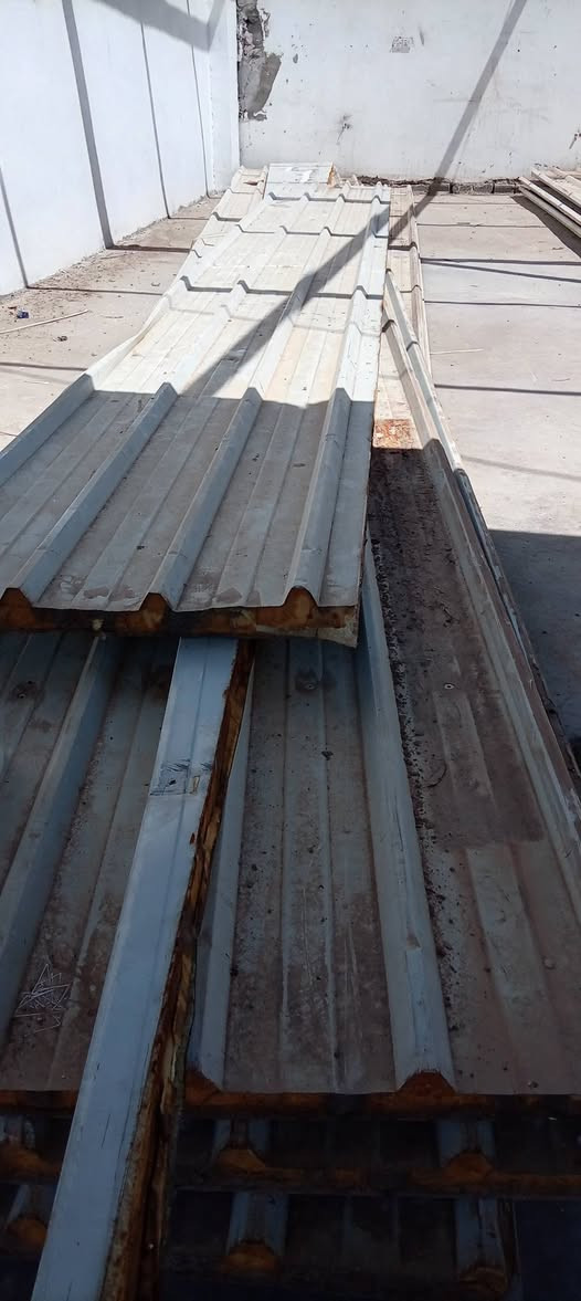 سندويج مستعمل نظيف للبيع طول 12 متر ***********
