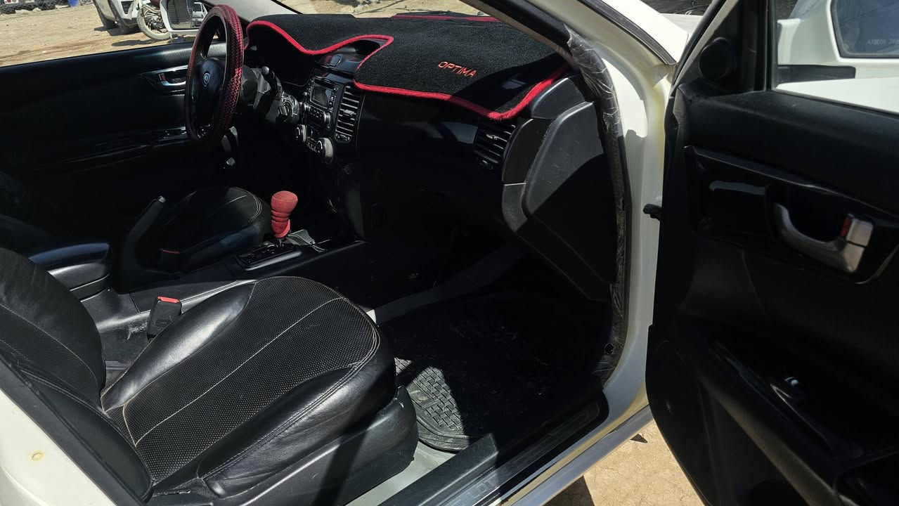 اوبتيما موديل 2008
 ابيض 
رقم دولي 
فتحه بصمه
محرك 2000 دوش بلادي شركه 
مكفوله من والتبديل 
شرط الفحص كلها على البلاد 
محرك مكفول 
لا بخار ولا تنقيص ولا صرف ولا صوت 
كير بلادي ما مفتوح 
تحكم
صدر جديد 
تايرات تخم 
تبريد ثلج❄️
داخلها جديد
داخل اسود كشن جلد
ويل كب بلادي 
كهربائيات كلها شغاله 
مكاني الدوانيه

السعر 110 بيها مجال قليل 

***********
