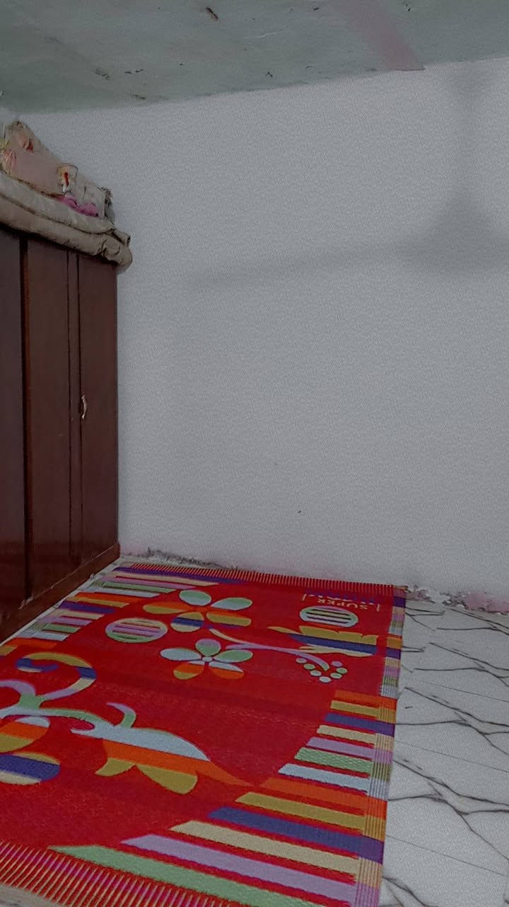 مكلفه بالنشر بيت للبيع  مساحته ميه وعشرين غرفتين وصاله ومطبخ سعره30وبي مجال زراعي  قرار محكمه نهايه حي الشهداء ماي مجاري كهرباء شارع مقرنص يقرب عن الشارع خمسه متر 
‏‪***********‬‏
