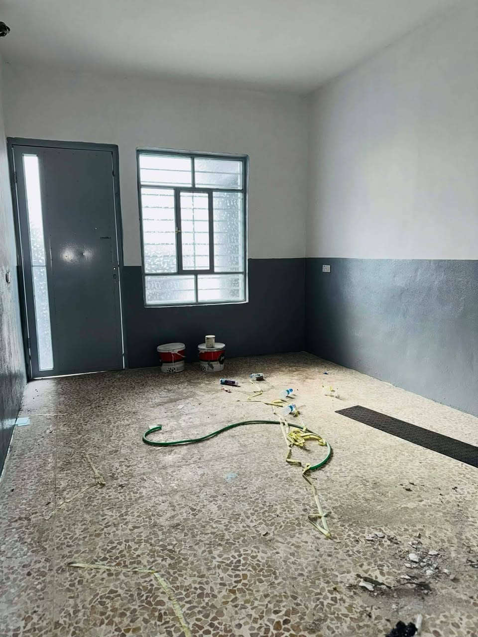 بيت للبيع المساحه 125متر طابق ونص حي الانتصار شارع 30خلف مدرسة المكارم البيت سند ملك صرف  طابو الزهور شرط التحويل البيت يحتوي علا 3 غرف هوم وهول وستغبال ومشتهلات.  السعر 65 وبي مجال  .الاستفسار اكثر الاتصال
*********** 
 ***********
