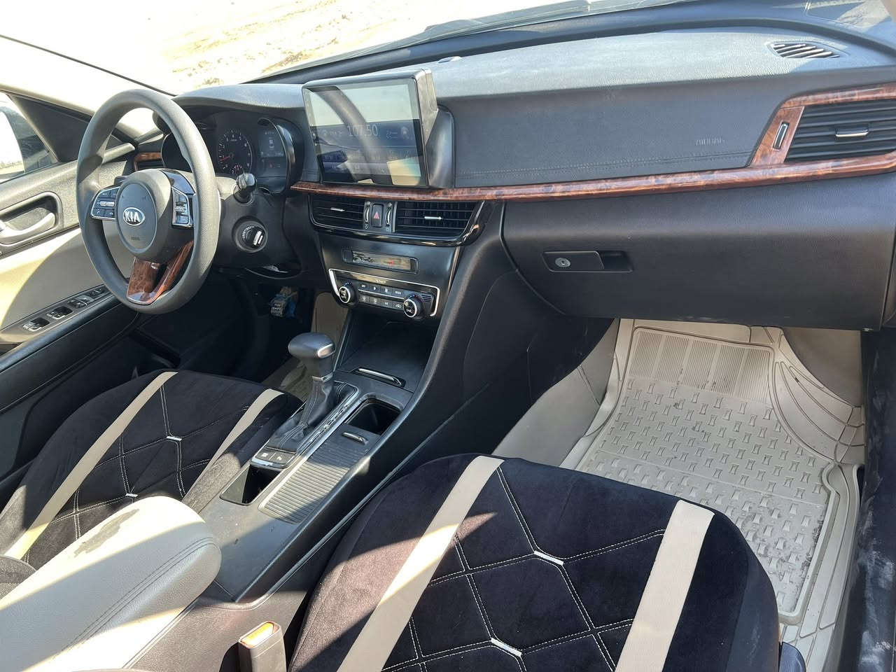 كيا وبتما خليجي موديل ٢٠ كفاله عامه من الصبغ وظربه وتبديل السياره جاهزه مكينه كير وظع شركه  مكينه ٢٤٠٠ ماشيه ٧٢ الف  رقم بغداد مكان السياره ديوانيه السعر ١٩٣ وبيه مجال ***********
