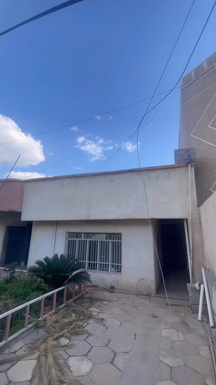 السلام وعليكم   بيت لايجار. موقع تجاري      خلف شارع لاطباء. 📍
يصلح لمجمع طبي. او عياده او مذخر او مدرسه اهله او روضه 🫀
 ويصلح لعائله. 
 البيت  مرممم. جديد  مصبوغ كامل بس جيب. عائلتك او. اجهزتك وتكعد بي.   
لاتصال ***********
