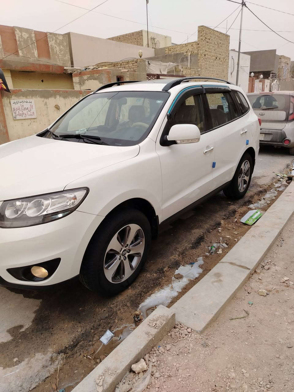 السلام عليكم سنتافي موديل ١٢ مكينه ٤ رقم اربيل دولي ل ٢٨ مكانها ديوانيه جديده السياره بيها شبر جوه قبق البانزين فول عده البصمه السعر ١٤٥ وبيها مجال اتصل ***********
