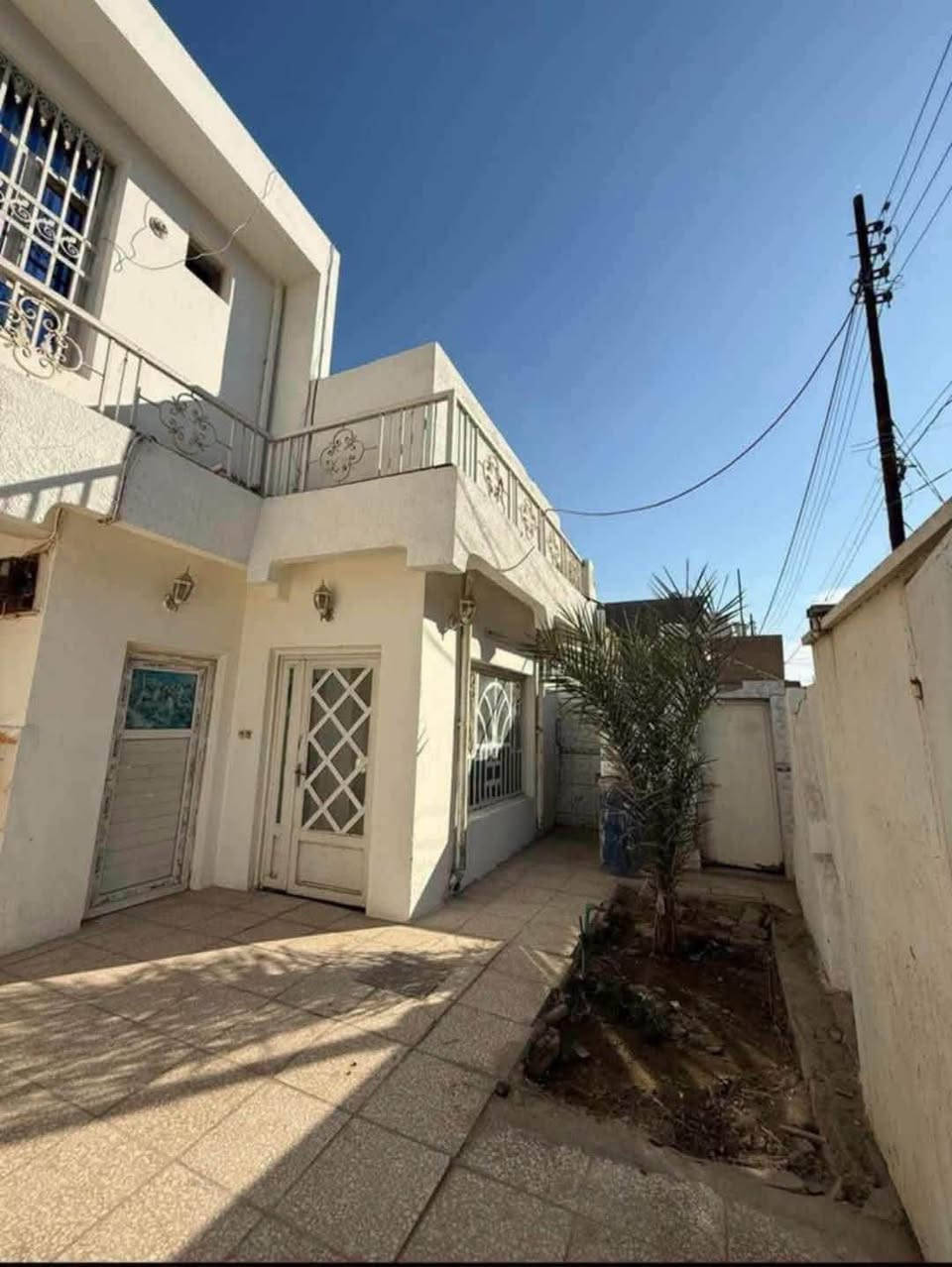 #دار_للبيع– موقع مميز في حي الجزائر
📍 شارع الضغط – ثالث بيت عن شارع الضغط السايدين

🔹 المساحة: 181 م²
🔹 الواجهة: 8.5 متر
🔹 الحالة: فارغ وجاهز للسكن فوراً
🔹 البناء: قوي ونظيف جداً
🔹 الارتفاع: عالي عن الشارع
🔹 المجاري: على الشارع مباشرة

✨ مواصفات الدار:
▪️ 5 غرف نوم
▪️ 2 غرفة نوم نظام سويت
▪️ صالتان
▪️ استقبال
▪️ مطبخ
▪️ صحيات داخلية وخارجية
▪️ طارمة
▪️ تشطيب مرتب ونظافة عالية

⚡ الخدمات:
كهرباء – ماء – مجاري – خدمات كاملة

📌 ملاحظة: موقع ممتاز وشارع حيوي، مناسب للسكن العائلي.
———————————————————
🔺#للاستفسار الاتصال على ***********
او زيارة مكتبنا الكائن في حي المعلمين 
نزلة فلافل تشرين مكتب الماس  للعقار والمقاولات
