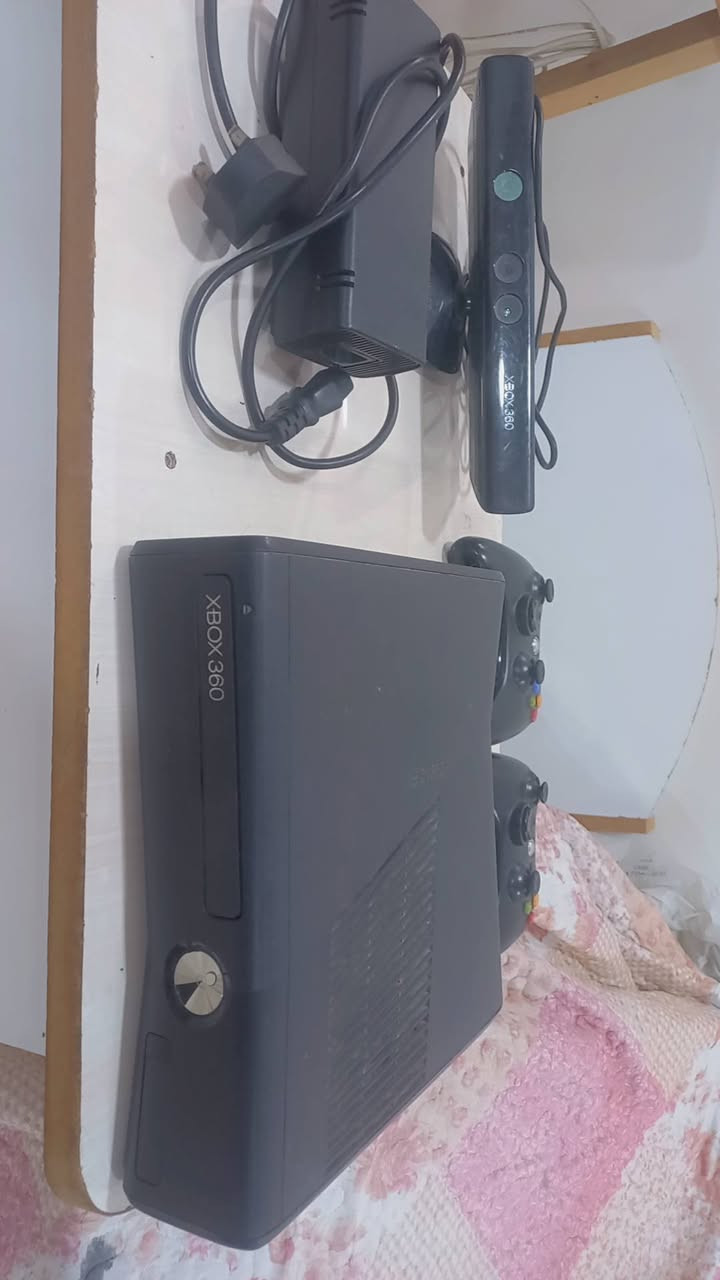 السلام عليكم شباب..
عندي جهاز Xbox 360 Slim (نسخة السلم الأسود المطفي) الأصلي والاعتمادي جداً، الجهاز غني عن التعريف بنظافته وأدائه، ومستند على أرقى الملحقات:
​الملحقات الويا الجهاز:
​كاميرا الاستشعار والحركة Kinect الأصلية بحالة ممتازة.
​جويستيك (يدة تحكم) الأصلية مالت الجهاز.
​محول الطاقة (الباور سبلاي) الأصلي وكافة الوايرات.
اريدة مراوس مع Xbox one 
ملاحضة وحدة من اليدات بيها مشكلة ب Rt وتتصلح اما الباقي كامل 
واتس اب *********** او تعال خاص
