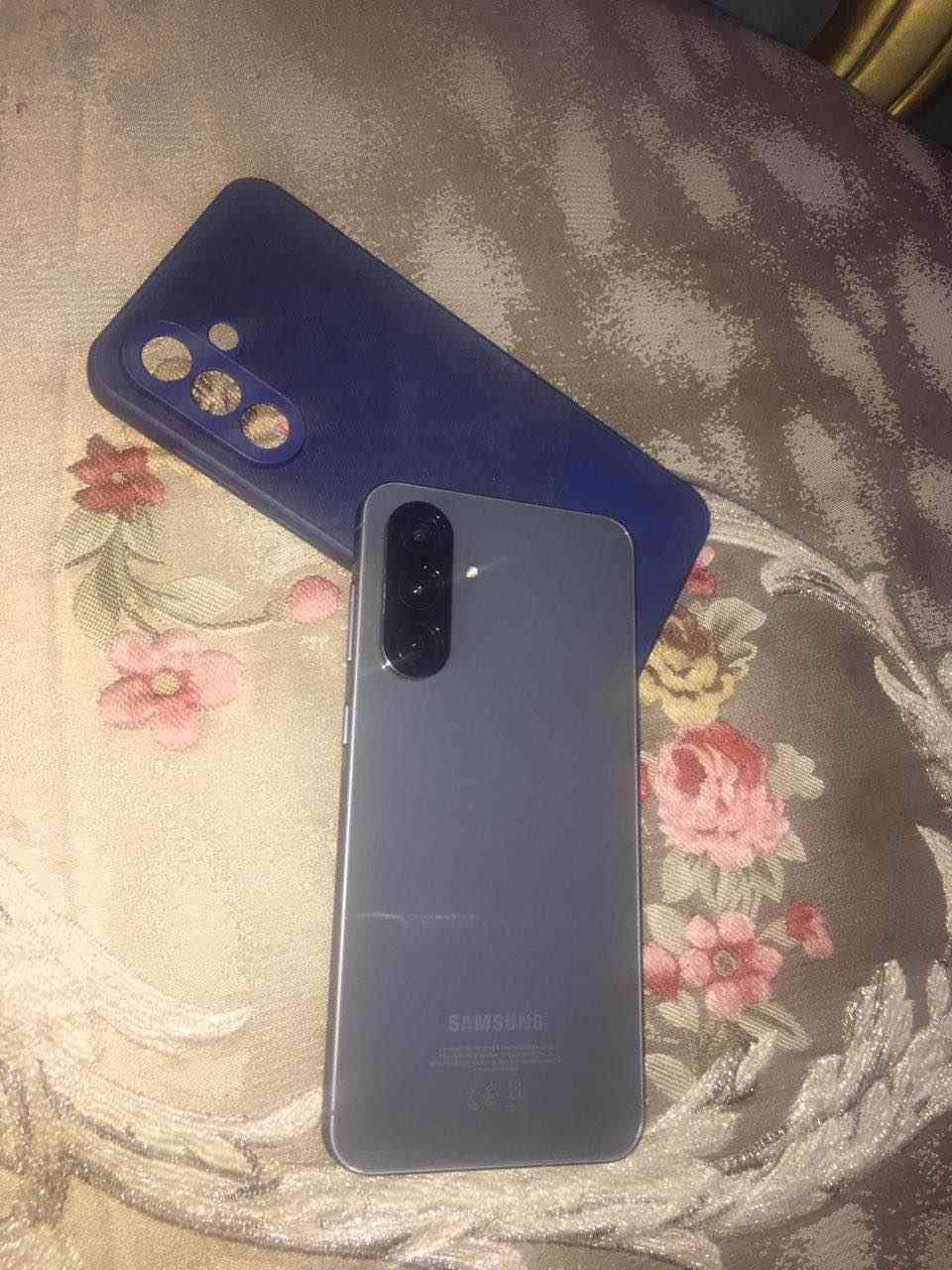 سامسونك A56 5G

مستخدم لووووووك 
الجهاز استخدام كلش قليل 
الذاكرة 256 كيكابايت 
الرام 12 كيكابايت قابل للتوسعه 
مواصفات هاتف 
📱 الشاشة : 6.7 إنش Super AMOLED 120Hz 
🚀 المعالج : Exynos 1580 4nm 
📸 الكاميرا خلفية :  50MP + 12MP + 5MP 
🤳 الكاميرا الامامية : 12MP
🔋البطارية : 5000mAh ⚡️ شحن 45W
🤖 النظام والواجهة : Android 15 | One UI 7
💦 مقاومة الماء والغبار : IP67
السعر 450 الف دينار
العنوان بغداد البلديات *********** بغداد, العراق
