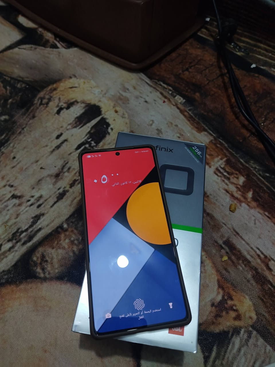 السلام عليكم 
متاح جهاز انفنكس نوت 50 جهاز كفاله من الزلغ شرط لون مميز جوزي ذاكرة 256 عشوائية 16 شحن لاسلكي بلضهر مواصفات معروفه كامل ملحقات ماعدا الشاحنه سعر 275 بي مجال للشراي مكان عماره موجود توصيل شراي خاص او اتصال 
***********
