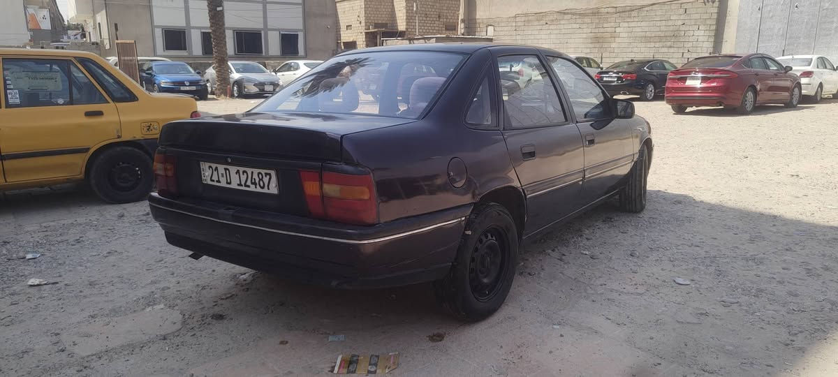 اوبل فيكترا 
موديل 1992
صبغ عام
بشرط كلشي
شعار سياره بشرط تحويل وكال غرامه
محرك 20
اوتوماتيك
بطاق بنزين بيها 
بدون نواقص 
*********** كركوك, العراق

