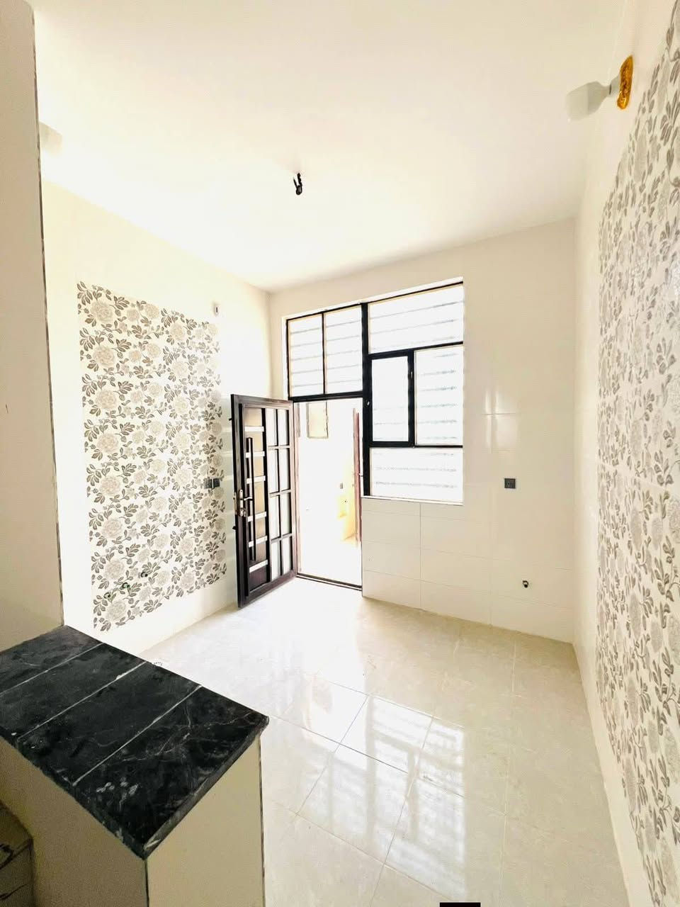 المساحه 120 متر مربع 
💰 السعر: 47 مليون (قابل للتفاوض)
🏗️ البناء: طابوق  جمهوري
🏠 الأساس والسقف: صب كونكريت مركزي 

مواصفات البيت:
✅ غرفتين نوم 2 
✅ أستقبال 
✅ صالة 🛋️
✅ مطبخ 🍽️ 
✅ صحيات 🚿

الخدمات المتوفرة:
🔹 ماء 💧
🔹 كهرباء ⚡
🔹 شوارع مبلطة 12 متر  🚗
🔹 مدارس قريبة 🏫
🔹أنترنيت ضوئي 
🔹 خط مولده 
📍 الموقع: النجف – حي ميسان، شارع الزوار 
خلف سكلة الكرعاوي
📜 طابو زراعي (قرار 320 )مشمول بالتطويب 

📞 للتواصل: ***********

(ملاحضة ) متوفر لدينا كافة المساحات والدور  ألسكنية وعرصات 
وأراضي زراعيه
