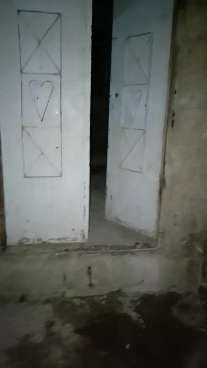 السلام عليكم بيت للايجار في جانب الايمن منطقه الهرمات الثانيه قرب مدرسه النوارس والاستفسار على الرقم ***********
