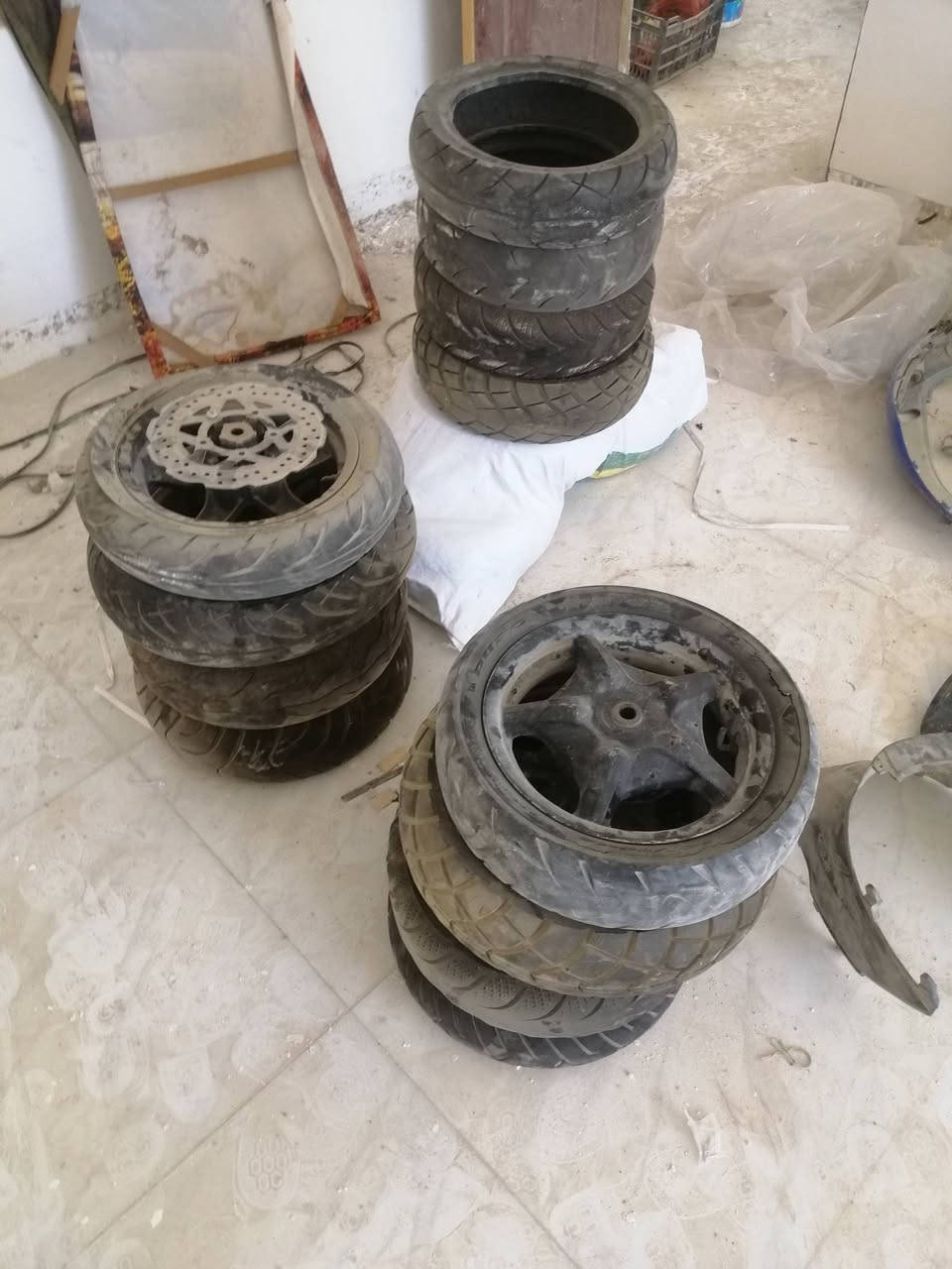 سلام عليكم
غراض قسم تفصيخ وقسم حاوية ما مشدود على دراجة صدر RGS 
ويل مال ماكس يجي دسك وهوة ولفج مالتة وهاوزن 
صالنصة حلزونية قطعتين 
صالنصة مال بي سي اكس قطعتين صوت طرب
صالنصة طيارية مال سكنس عام
تايرات ابيع جملة 18 واحد مال سكنس
وبعد اكو غراض مثل ما واضح بصورة
مال سكنس عام شنو الي يعجبك بخدمتك اذا شراي توصيل اكو 
***********
