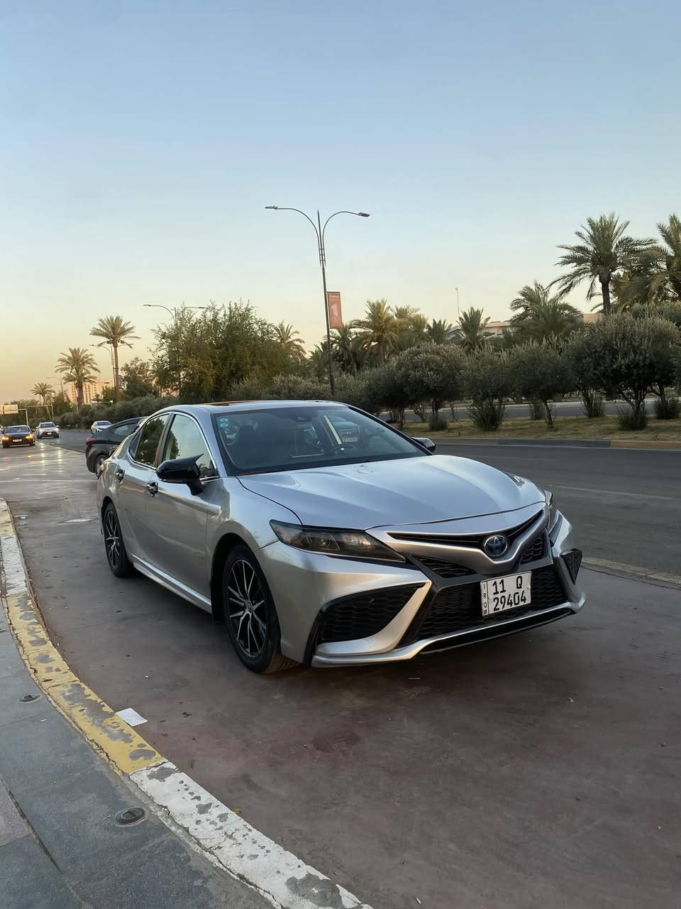 تويوتا كامري SE موديل 2023

✨ لون فضي لامع

✨ ممشى 51 ألف فقط

🔹 شاشة كبيرة

‏🔹 Apple CarPlay & Android Auto

🔹 خرائط

🔹 كاميرا دوارة 

‏🔹 Auto Hold

🔹 مقود كهربائي

🔹 شفتات خلف المقود

🔹 إشارات بالمرايا الجانبية

🔹 مقاعد جلد أسود

🔹 دركسون جلد بخياطة مميزة

🔹 تحديد مسار 

🔹 نظام مانع تصادم

🔹 رادار أمامي +رادار جانبي 

‏🔹 ABS

🔹 نظام مانع انزلاق

🔹 أوضاع قيادة (Normal - Eco - Sport)

‏🔹 GPS

🔹 مصابيح زينون عدسات عالي وواطي

⚙️ محرك 2500cc مرغوب ومكفول مع ناقل الحركة وبطارية الهايبرد 

📌 الملاحظة: حادثها صفحه ابيع مصبوغ حزام حته لتكلي هنا شخط وهنا غمزه 

سيارة نظيفة ومصروف عليها كت تزويد خارجي +عزل حراري للجام + ارضيه جلد شتغلتها فوك المخمل مالتها وجاهزة للفحص.

السعر :168  وبيها مجال بسيط للشراي 

الاتصال : ***********
