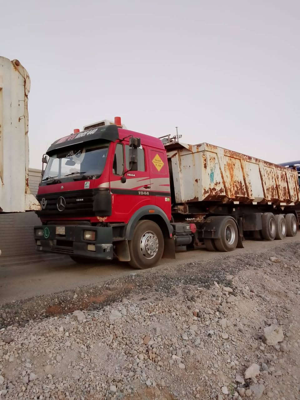 اللبيع البي مديل ٨٨ مكينه ٣٥ كير ١٦٠ اكسن جيف جوبلس مربوطه فلات ذات جوانب متحركه تخم تاير جاهزه للعمل رقم بصره  اي ستفسار لانتصال عل رقم ***********
