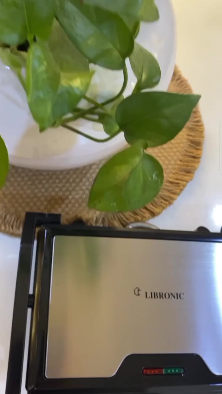 كابسة صاج ماركة LIBRONIC 
ضمان لمدة سنة ✅

أداء عالي و تسخين سريع

صحن تسخين مانع للالتصاق

زاوية فتح حتى 90 درجة

قفل لتثبيت الطعام داخل الكابسة

أبعاد لوح التسخين: 11x23

أبعاد الغلاف: 11  25  29 سم

ألابعاد كامل : 10  22  26 سم

المنشأ الماني 🇩🇪السعر 42 وبيها مجال


**إذا كنت صاحب هذا الإعلان وتريد حذفه لأي سبب، رجاءا أرسل رسالة إلى الدعم الفني**