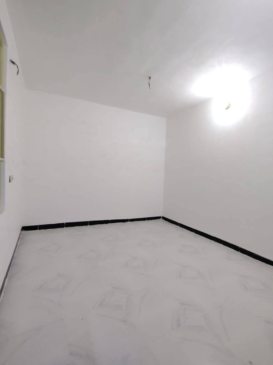 #يعلن مكتب اليرموك العقار
🔆🔅 الـــدار للــــــبـيــع 🔅🔆***********
⚜️ المســــاحة⚜️150متر بيت  

. طابو   زراعي وقرار محكمة 🪐
⚜️ العنــــوان ⚜️  النجف //  
 البيت مقابل ملحق قرية الغدير 
         🔆  الــتـــفـــــاصـيــــل  
الـبـنـاء  درجة اوله البيت مامسكون 
(( طـــابق الاول)) يحــتوي علا  
غرف2 وصاله + ومطبخ مفصول+ وستقبال  وصحيات داخل وخارج. 

🔱الــســعـــر  //55 مليون. 🥰

             ملاحظة (((توجد كافت المساحات والقطع  )
⚜️        
((للاستفســار مراجعـة المكتب  #_للعقــار_والمقــاولات
العنــوان مكتب اليرموك  العقار مقابل قرية: الغدير اعمـود 282 #مكتب_اليرموك  العقار_

*********** او الاتصال على الارقام.🟡🟡📞📞📞♾
   🔆📞تطبيق وتساب موجود
او مرسله  😊
