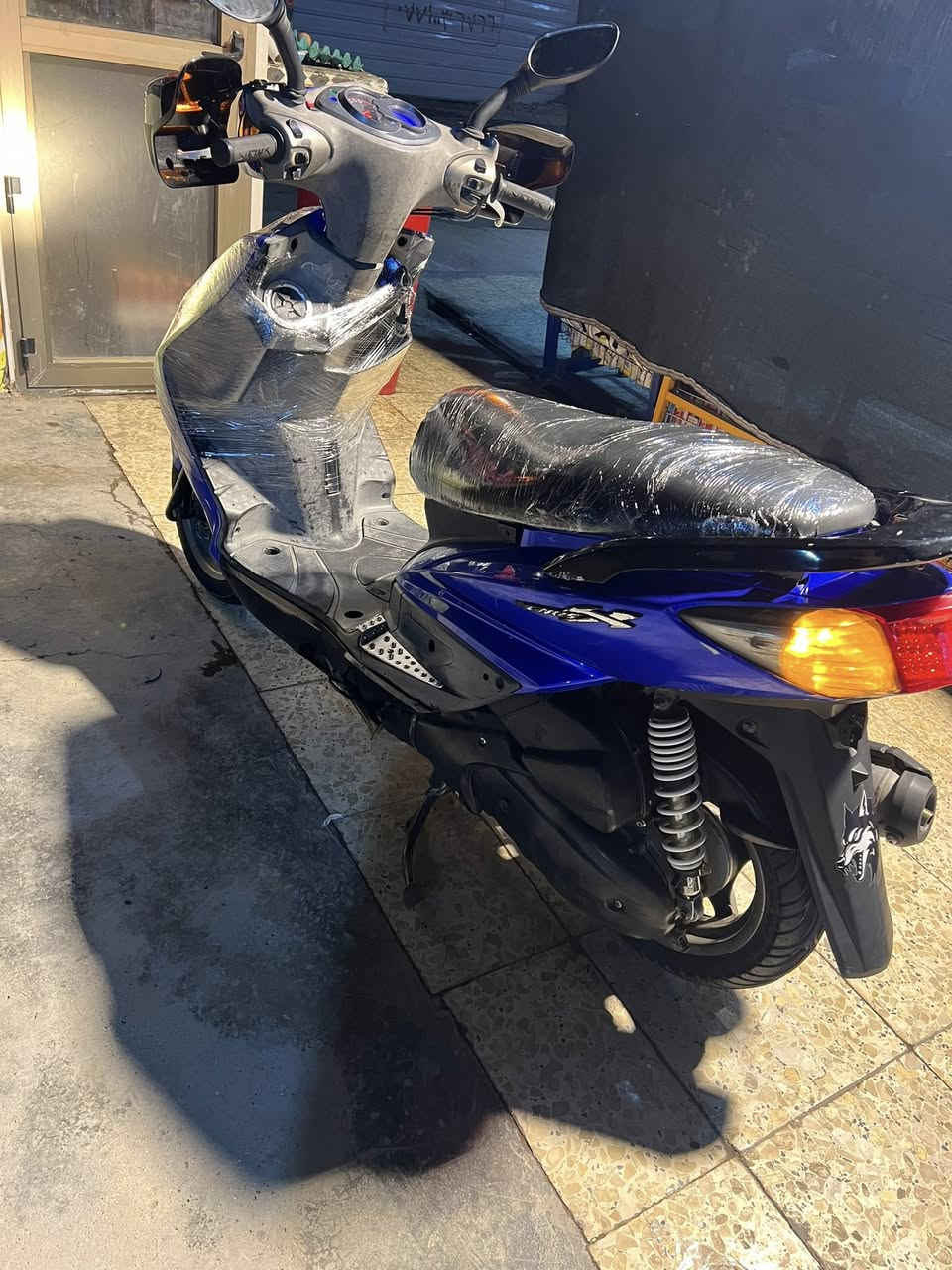 سلام عليكم دراجه سكنس فحل نوزل دراجه نظيفه كلش محرك بلادي ممفتوح كهربائيات كلهه شغاله تايرات جدد دهن جديد اديرله امزويل كفراتهه نظيفه دشبول إلكتروني يتغير الوان باتري جديد دراجه مال رمبه مكاني بغداد السيديه قرب مدينة الألعاب الكرخ الاتصال *********** بي واتساب سعرهه 950 وبيهه مجال
