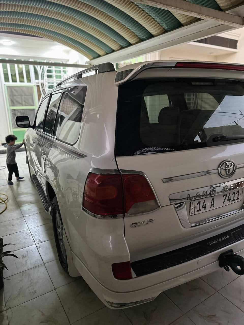 سلام عليكم لاندكروز 2008 فول مواصفات للاخير محرك 8 سلندر السيارة بيها تكشير بالقمارة صبغ مكشر مكفولة من ضربة السيارة بأسمي كير ومحرك كفالة حدادية تخم تاير جاهزة مكان الديوانية السعر 240 استفسار ***********
