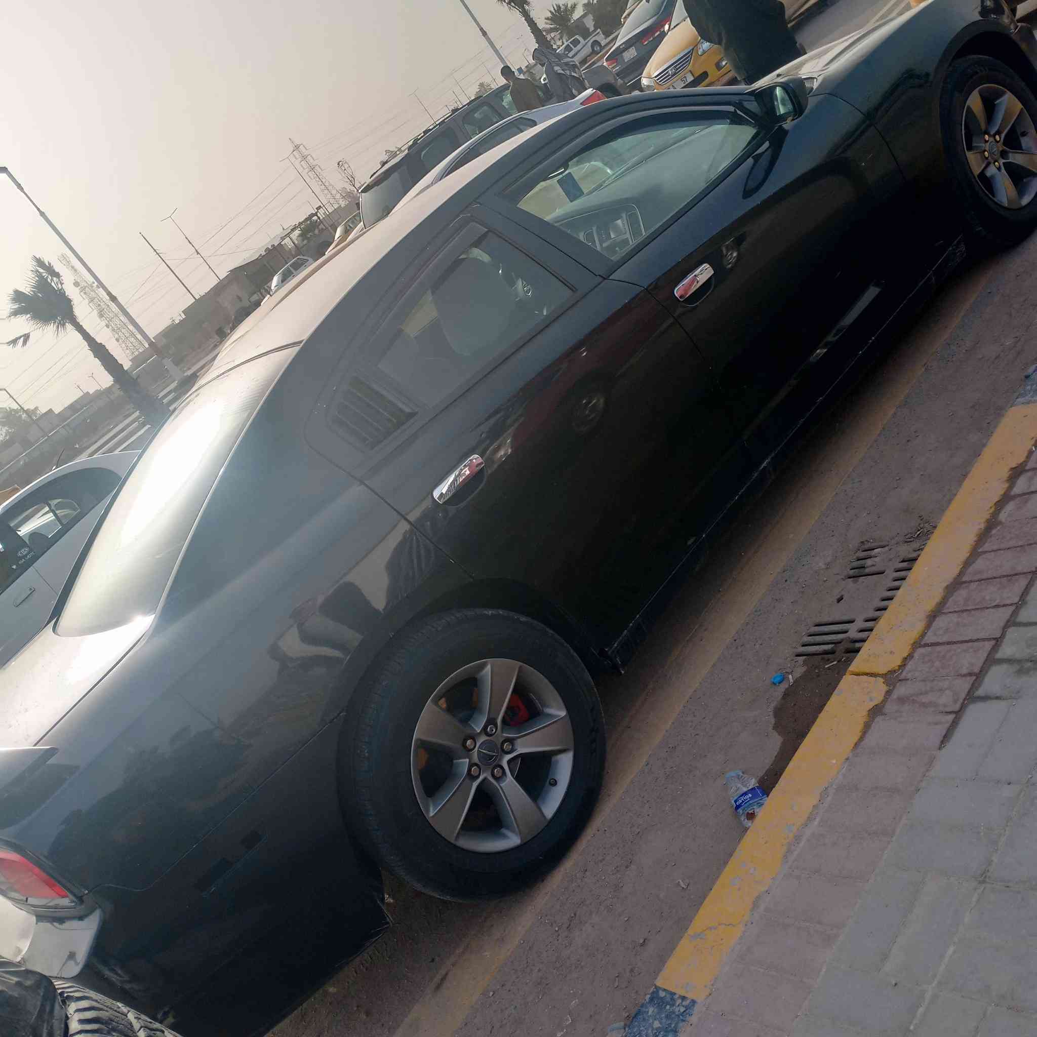 السياره 13 اصل   امريكي جاهزه مكينه وكير جديد وحداديه جديده تخم تاير نضيف كهربائية جاهزه سنويه جديده رقم انكليزي مدور ثاني يوم السياره اي نقص مبيها بيها بارد جاملغ امامي فقط السياره بلاديه بدون صبغ  بلاديه السعر 125 وبيها مجال رقم صاحبها ***********
