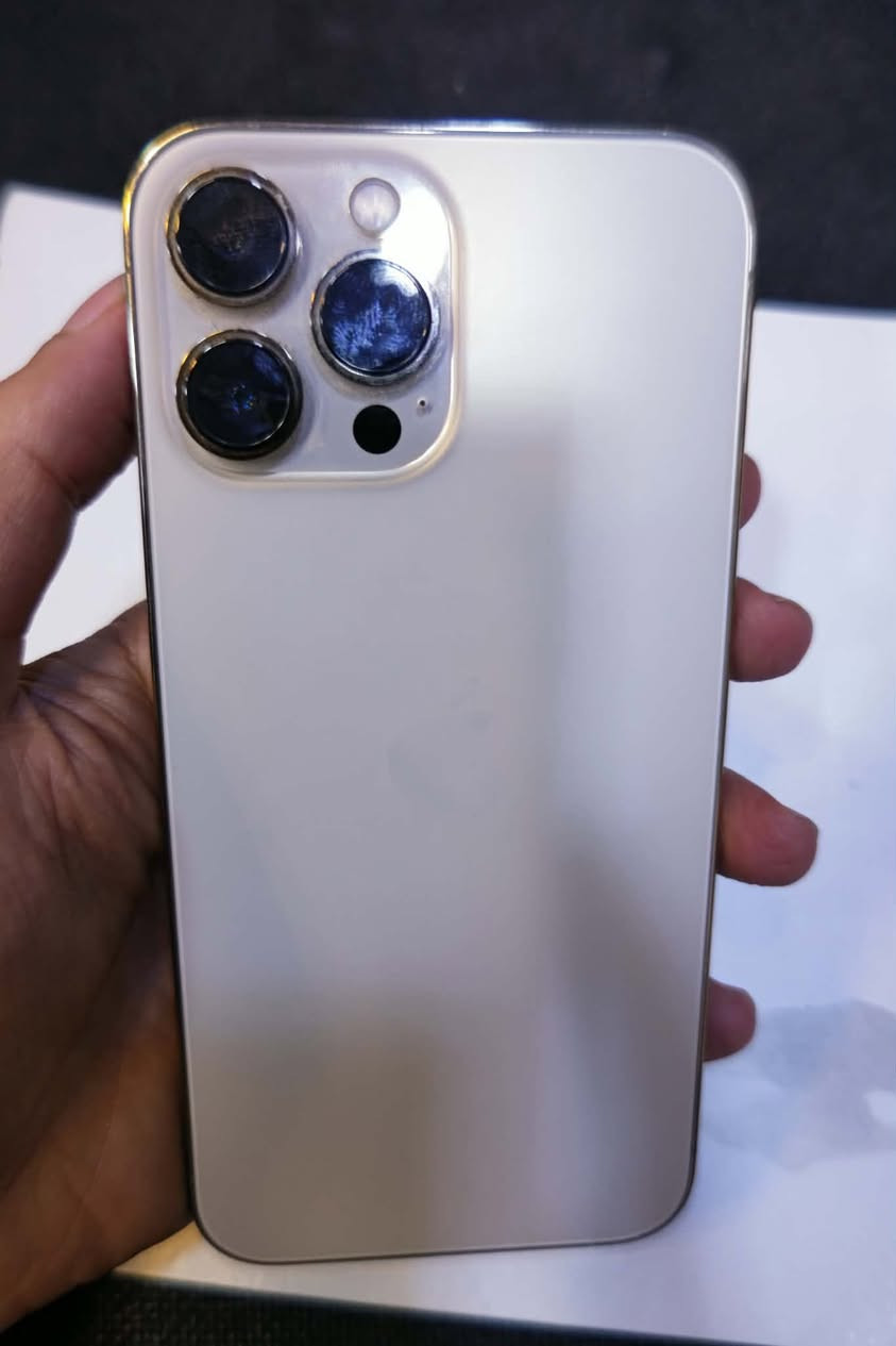 السلام عليكم ايفون ١٣برو ماكس مبدل شاشه ذاكره ٥١٢بطاريه ١٠٠ لون ذهبي خالي من المشاكل السعر ٥٥٠ العنوان بغداد حي النصر *********** التواصل واتساب
