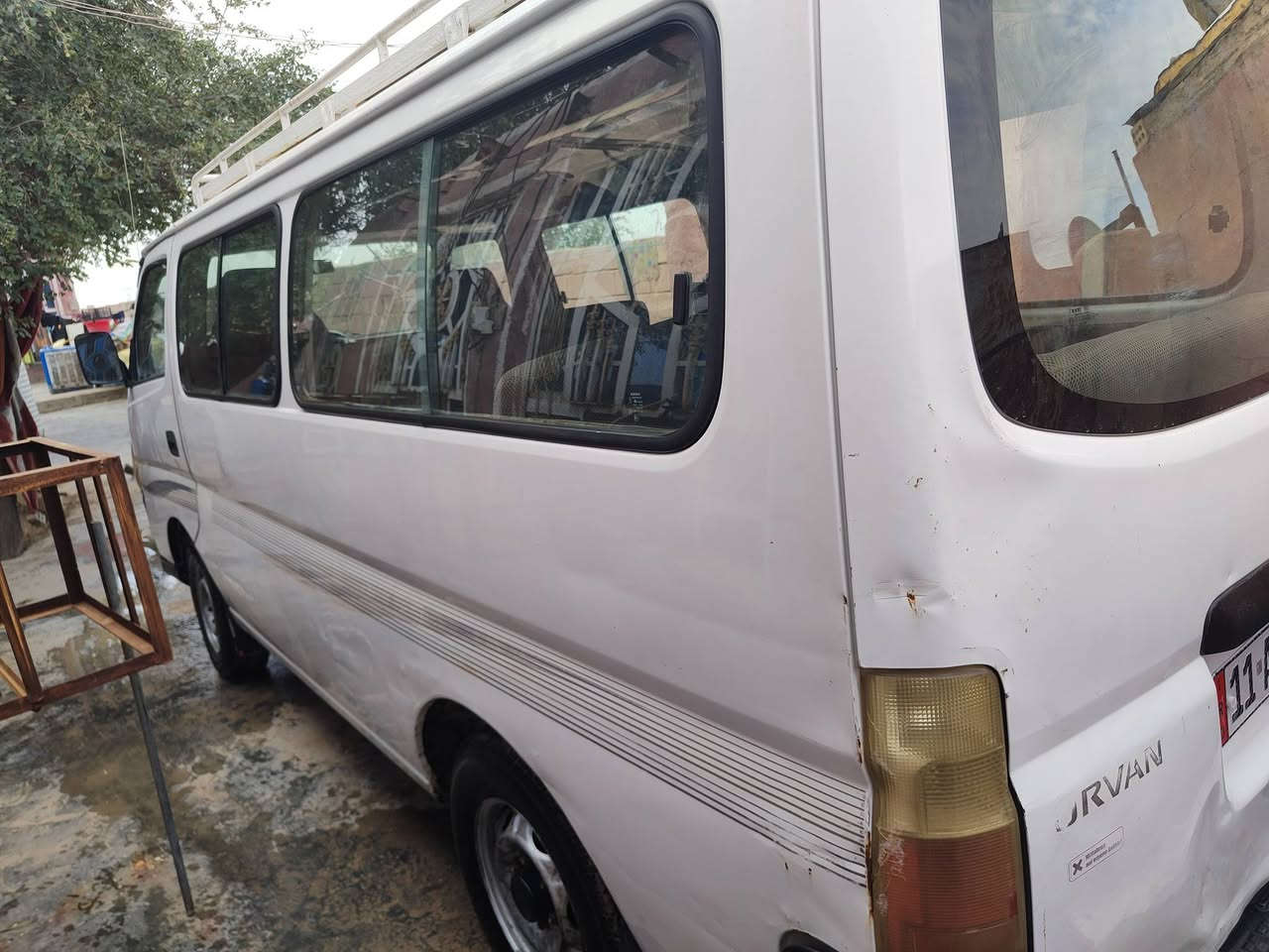 السلام عليكم يورفان للبيع 2010 بسمي مصفرة هيئة وغرامات كير ومكينة خير من الله بيهه ضربة كدام السايق والجنطة بيهه خسفات مثل ما واضح بالصور والربع يم قبغ البانزين كلشي واضح بالصور السعر 112وبيهه مجال ***********
