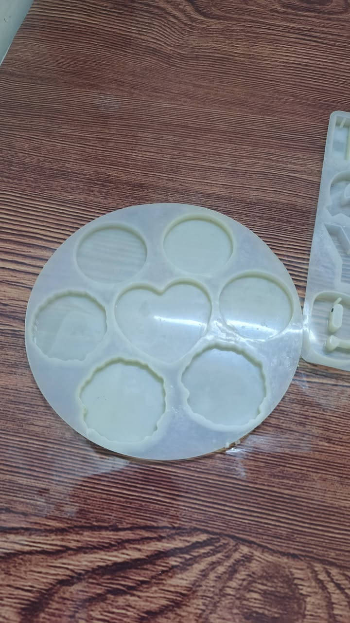 متوفر قوالب حجر وقوالب ريزن وريزن قليل جدا للبيع الاستفسار خاص او واتساب***********
