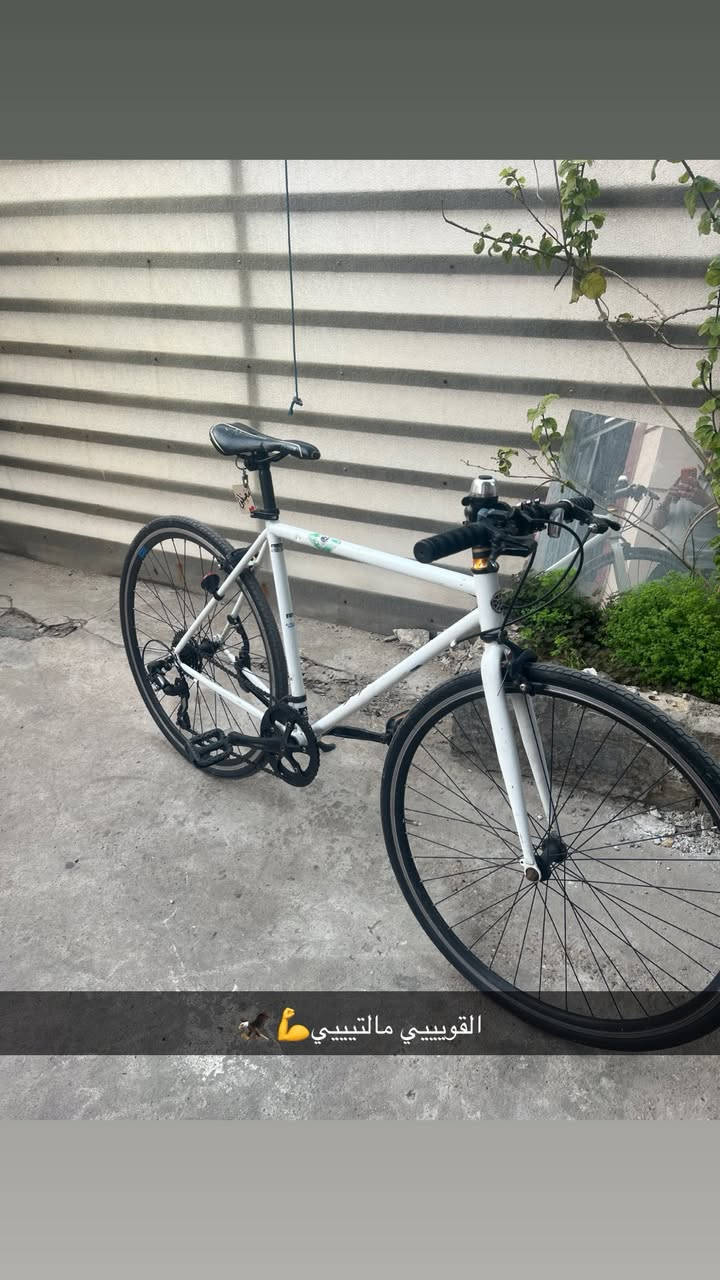 السلام عليكم بايسكل c700 رياضي سريع جدا بايسكل شغال اي نقص مابي اصلي و كله مختم  باركود كلشي نضيف جدا سعره 125 و بي مجال مكاني بغداد واتس ***********
