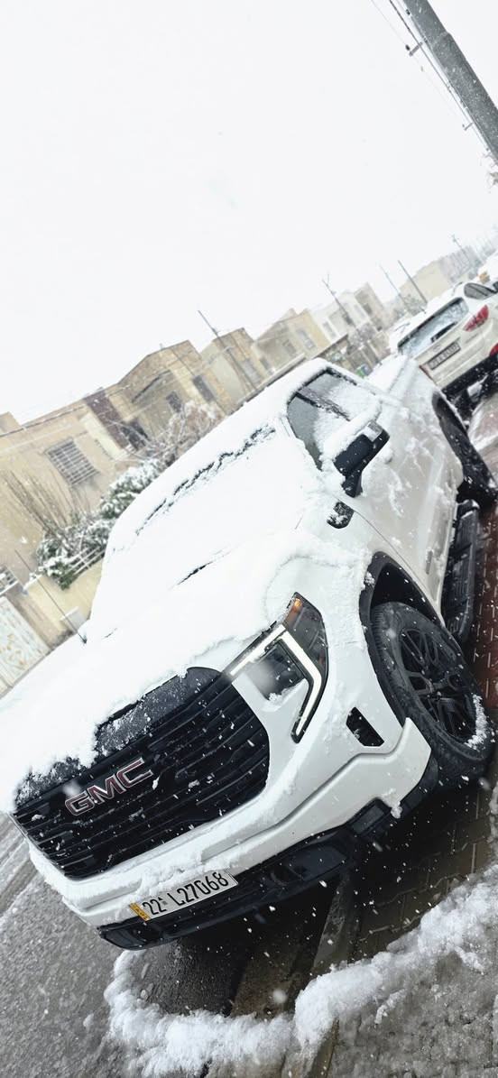 للبيع 
الوحش الامريكي جي ام سي سييرا ELEVAITON
 موديل 2024
فوووول 
باب طويل بدي قصير المرغوب
مكينة 8 سلندر 5.300 المرغوب
كير طرح المرغوب 10 نمر 
القوة الحصانية 355
ارباگ ستيرن برده طاگ تبدیل بیلادی شرط الفحص
ماشية 17 شالف میل  بعدها جديدة 
الكير والمحرك كفالة عامة 
صدر امامي خلفي جديد
مواصفات 
رادارات ورادار أمامي 
رادار فرملة طوارئ
رادار تنبيه أمامي 
شحن واير ليس فاست جارج
غطاء بدي من امريكا
شاشة مقاس 13.4 انش وعدادات سرعة ديتجل 12.3 انش
شاشة تدعم apple carplay و Android auto لاسلكي 
‏ LED اشارة LED نهاري 
كشنات تدفئة
هيتر استيرن
شفتات ستيرن
هند بريك بصمة 
صندوك كهرباء ٣ طكات
شاشة متصلة الشكل الجديد 
تحكمات ستيرن جهتين 
كشنات كهرباء 
دفع خلفي فقط
تبريد قطعتين 
انظمة قيادة Sport -off- Road normal 
كامرة خلفية دوارة 
كشنات خزن 
وبعد بيها هواي مواصفات معروفة ما ذكرتهن
الضرر راس الجاملغ و البنيد 
بدون شواصي راديترات بلاد حادث خفيف جدا
مكان السيارة اربيل
السيارة حيل جديدة واحلى من الصور
***********
