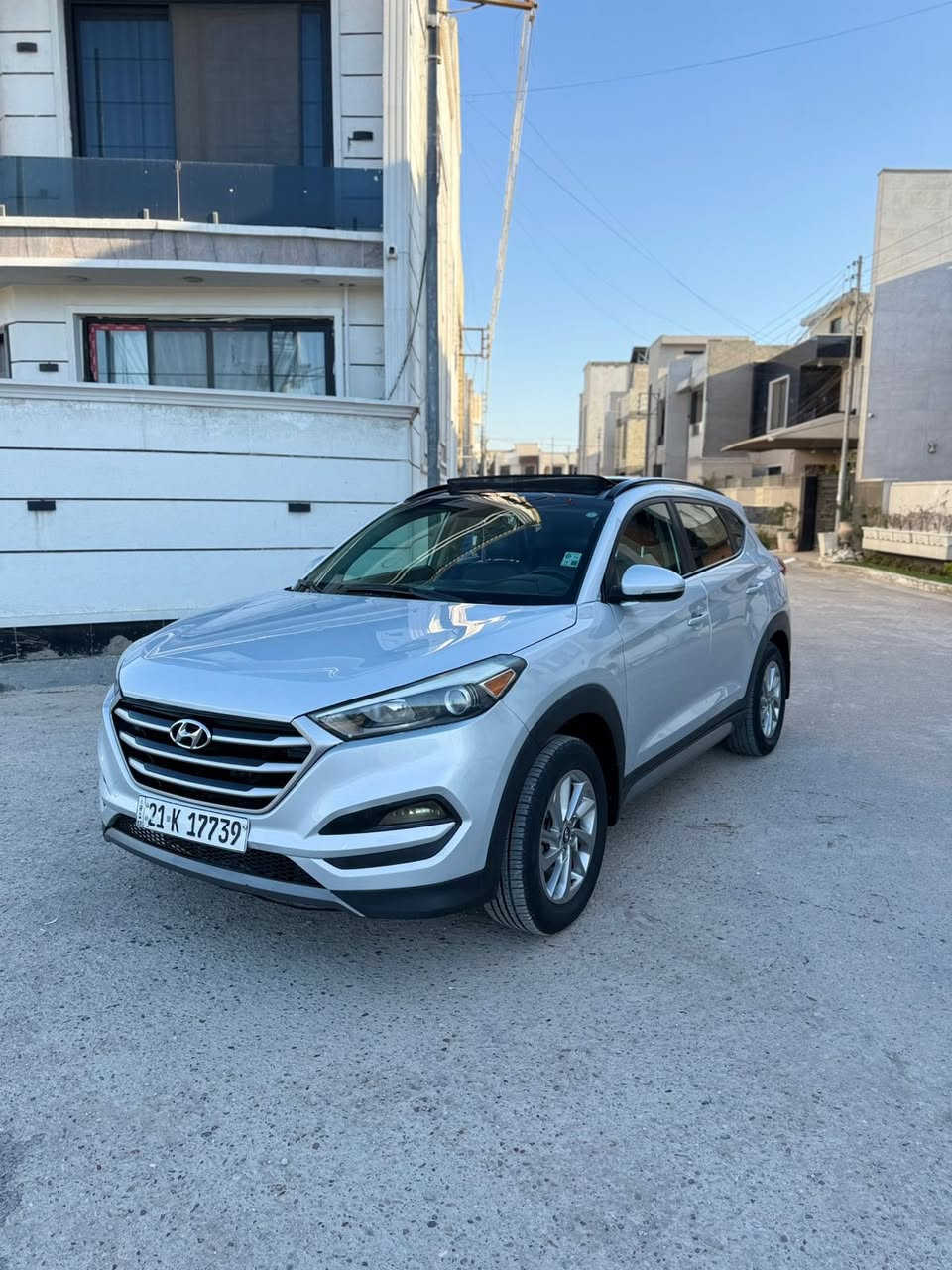 سلام عليكم
السلام عليكم/***********
توسان 2017 
بيها ٣ قطع بدون داخل بدون ايرباك بدون داخل لغود شواصي مكفولة 
فول مواصفات
بانوراما
جلد اسود
تدفئه كشنات + سترين حتى الكشنات الخلفية
تبريد قطعتين
مكاني بغداد الدورة
السعر 143 بية مجال 
***********
