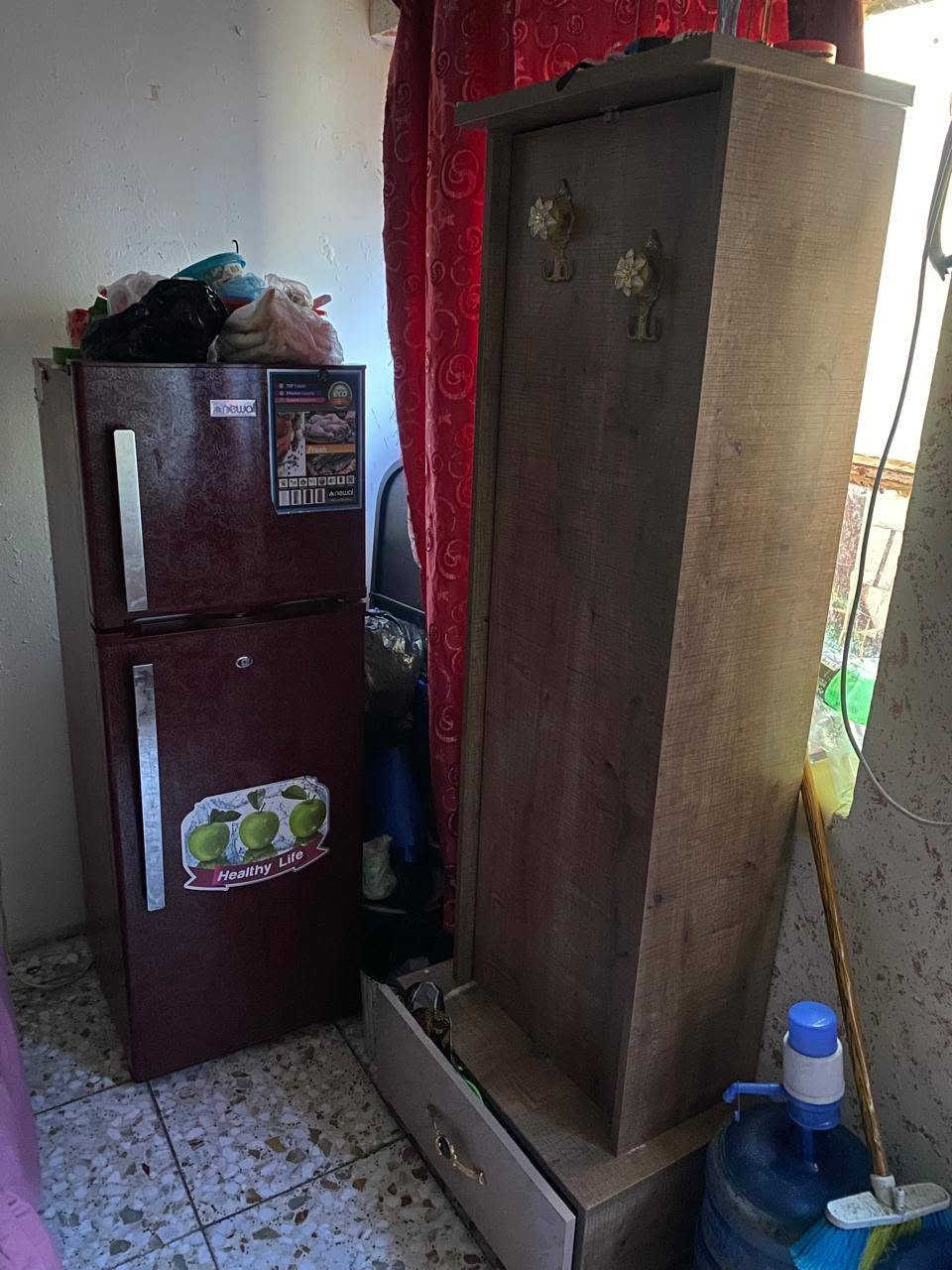 سلام عليكم
كنتور اربع ابواب صاج خارج نظيف نظام خانات ب275 الف وبي مجال 
ثلاجه نظيفه الفوك تجميد فوول بس جوه بروده قليله 100الف
زاويه تركيه دوار مرايه 30الف
سنك نضيف من داخل ومابي كسر ب45الف 
بغداد الجديدة ***********
