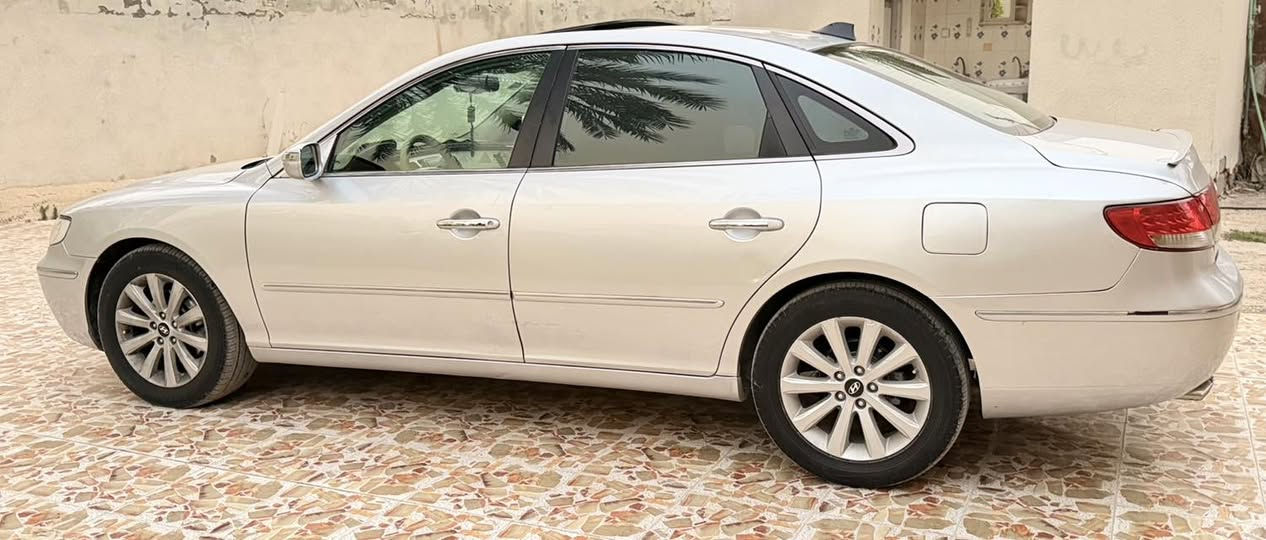 هونداي ازيرا موديل 2009 رقم بغداد دولي
فول مواصفات محرك3300 
السيارة جاهزه من كلشي مكينة وكير وحدادية وتبريد وتخم تاير ماعايزة اي شي كله جديد
(بيه جاملغ خلفي صبغ فقط بدون دواخل) والباقي كفالة 
المكان /بابل /الهاشميه
السعر:102 وبيه مجال 
***********
***********
