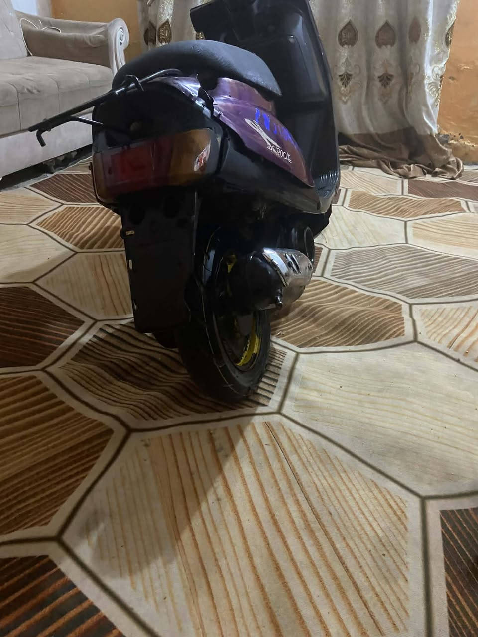 سلام عليكم للبيع 
دراجه ،60 شغاله دراجه مكينه حير من الله كهربائيات كلا شغال دراجه شغاله سلف هندر فقط يراد باتري سعرهٱ ،200قفل مكان محمودية شراي يتفضل خاص


**إذا كنت صاحب هذا الإعلان وتريد حذفه لأي سبب، رجاءا أرسل رسالة إلى الدعم الفني**