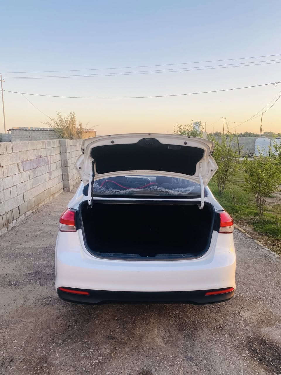 سيراتو 2017 رقم اربيل كفالة عامه 
بيه ملاحظات شويه كير محرك شاصي كفالة عامه  ماشيه 117 الف حقيقي سبير ما نازل 
تبريد ثلج تخم تايرات صدر جديد  
مكان واسط صويرة اتصل ***********
