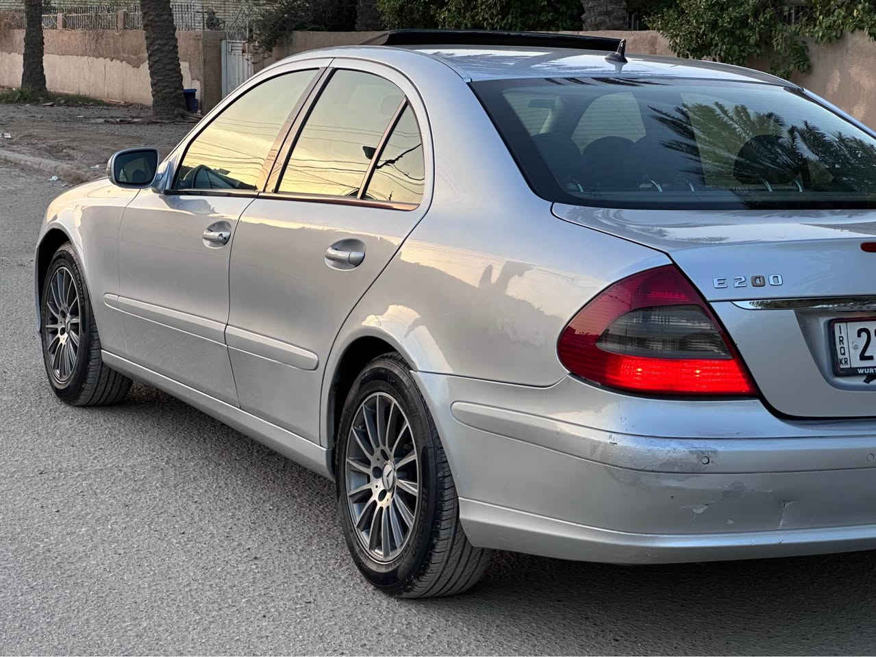 للبيع او مراوس حسب القناعه اخوان اني مكلف بل نشر 

مارسيدس E200 موديل ٢٠٠٨ وارد خليجي مكفوله 

محرك ٤ سلندر حجم ٢٤٠٠ جديد مكفول شاده ع ايدي

كير اوتماتيك ثلاث وضعيات قياده جديد مكفول من كلشي 

صدرين مبدلات جدد تريها كنما زيرو ناعمه وسلسه كلش

تخم تاير جديد ويل كب بلادي اصلي اي امجي شاده جديد

كهربائيات من الطول لطول شغاله واير جطل ماكو بيها 

سياره عليها ادامه بل كامل صفر مسج الف دينار متصرف 

منضومت زنون بلادي سلايد روف داخل جلد كشنات كهرباء
ستيرا تتفه تحكم ستيرا اربع جهات شاشه كبيره بلاديه حساس خلفي امامي اشاير بل مري بصمت تشغيل بلادي مري شفط داخل صاج سياره فول مواصفات 

السعر ١١٥ ورقه وبي مجال للشراي العنوان بغداد حي الجامعه ‭٠٧٧١ ٨٤٠ ٦٧٧٤‬ بغداد, العراق
