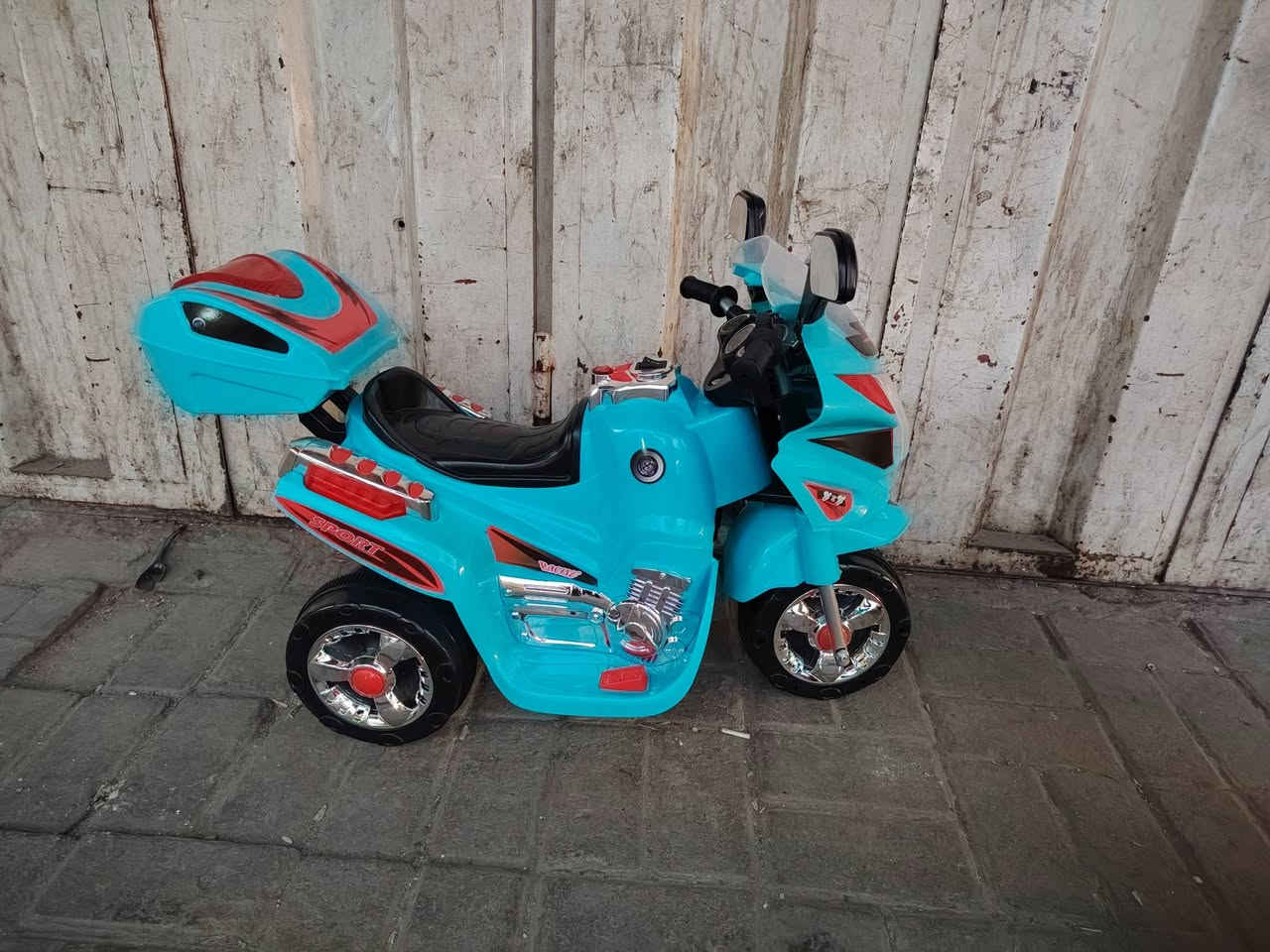 ماطور طفل شحن جديد من عمر سنه إلى 6سنه بسعر جمله 50الف فقط العنوان بغداد سوك صدرية يوجد توصيل ***********
