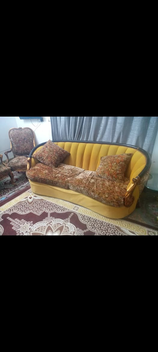 تخم دمياطي تسكام 9 مقعد نظيف جدا سعره 275 بي مجال قليل  والماصه ب50 ألف ***********
