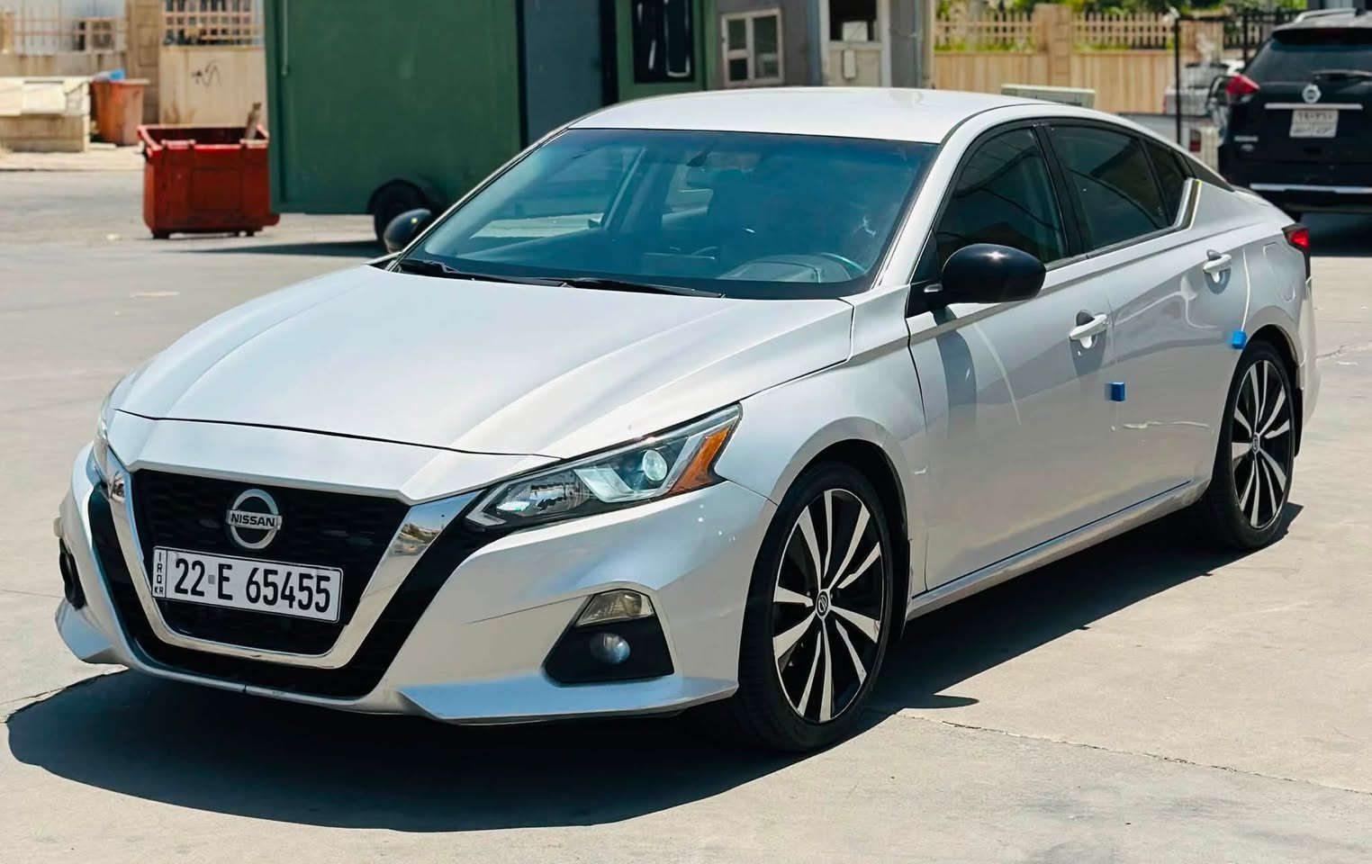 للبيع التيما SR فول ماعدى فتحه 
السعر 128 بيها مجال 
***********
موديل 2019 
الون سلفر 
ماشيه 72 
ويل 19 بلادي 
كير مكينه بشرط 
كاميرا خلفي 
تثبيت سرعه 
تشغيل عن بعد 
بصمه تشغيل 
بصمة ابواب +صندوق 
شفتات ستيرن 
زنون لايتات 
كشن جلد + كهرباء 
حجر بلادي 
تبريد ثلج 
حادثها جاملغ بونيد+جاملغ كلير 
بدون شاصي. بشرط 
1N4BL4CV4KC219887
تحويل ثاني يوم مكان السياره ديالى خانقين
