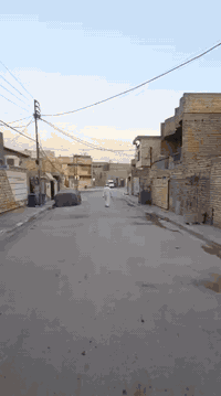 السلام عليكم بيت للبيع زراعي بلديات ضباط قرب مدرسه زين القوس مساحه 200 متر بناء سنه ٢٠٢٢ الهاتف *********** وتساب
