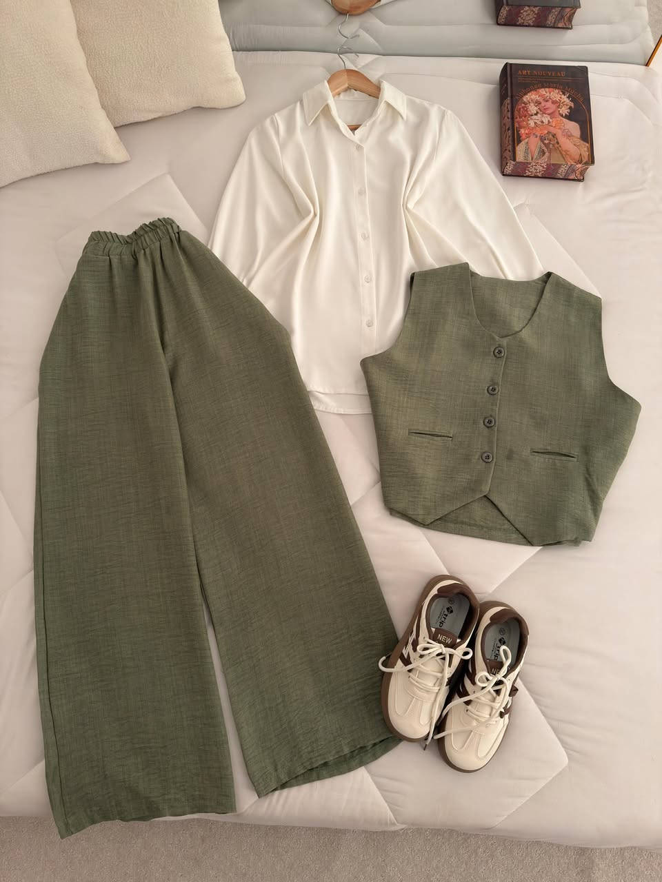 طقم 3 قطع 

القياس فري سايز يلبس 38 40 42 44 46 

السعر 20 الف

نوع القماش كتان صيفي
توصيل 5 لجميع محافظات


**إذا كنت صاحب هذا الإعلان وتريد حذفه لأي سبب، رجاءا أرسل رسالة إلى الدعم الفني**