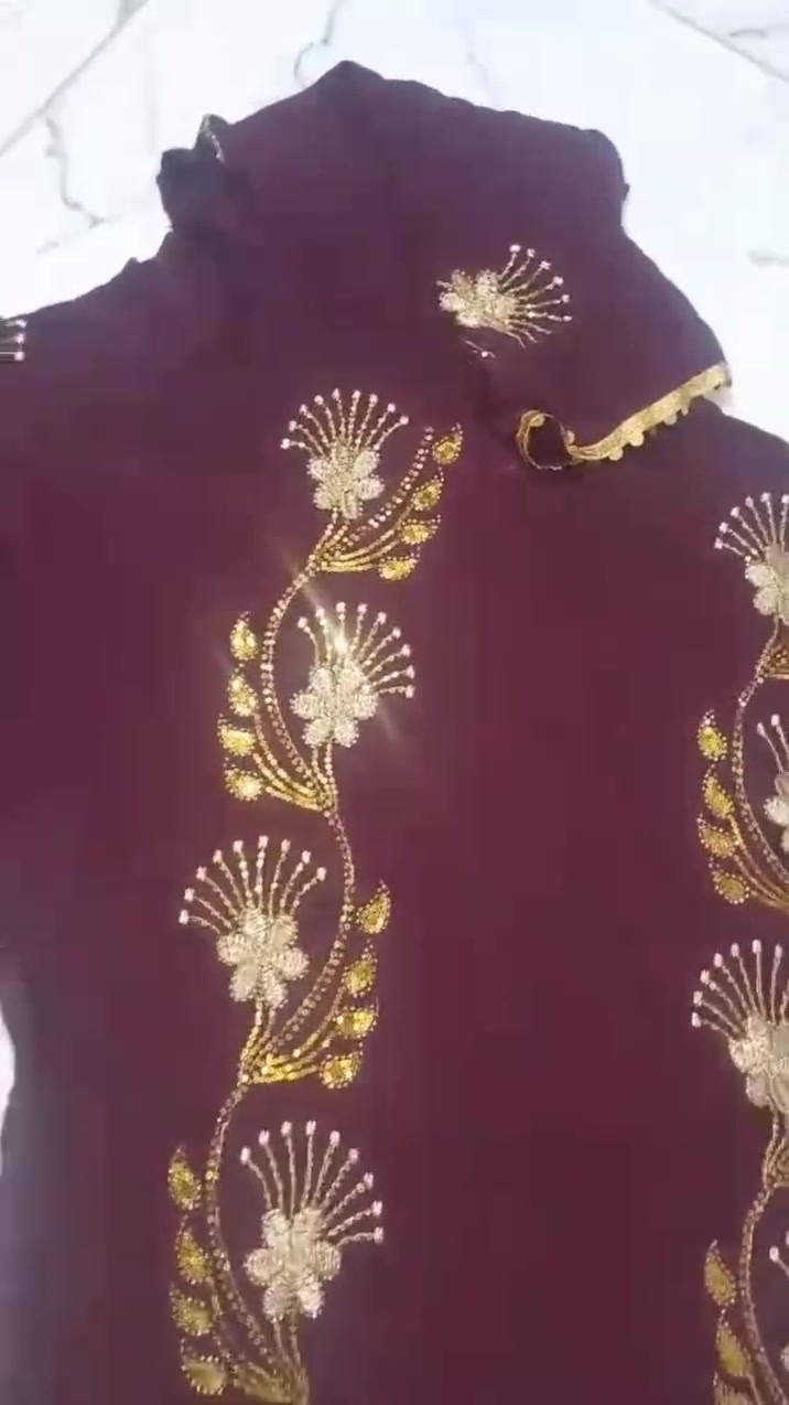 السلام عليكم للبيع كشمير ايطالي درجه اولى كله شغل دبل كلوش رياظي ما ملبؤس ابد  
سعره 25البارحه جبته من خياطه


**إذا كنت صاحب هذا الإعلان وتريد حذفه لأي سبب، رجاءا أرسل رسالة إلى الدعم الفني**