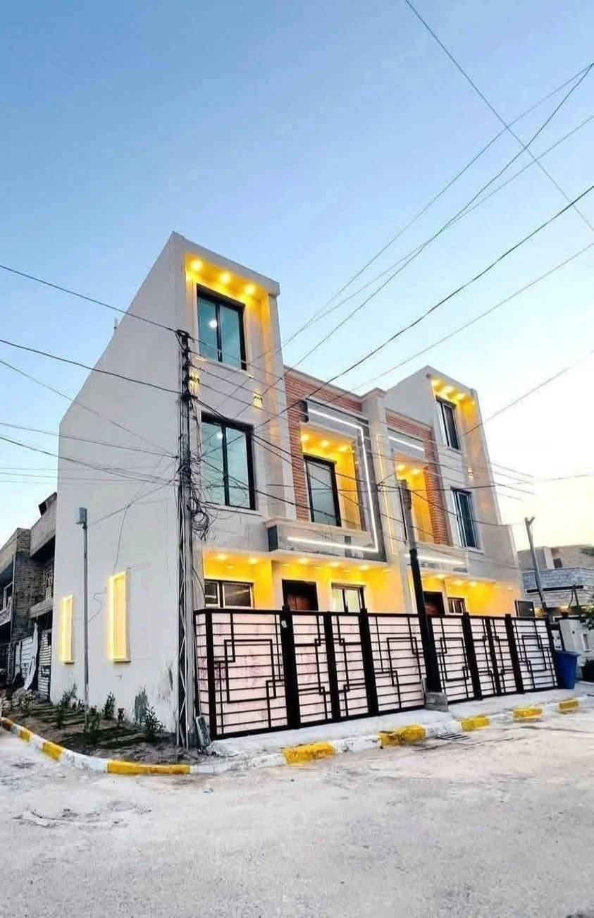 السلام عليكم
دارين للبيع بناء جديد درجة اولى مساحة كل دار 55م واجهة 6م مدخلين في منطقة حي الجهاد ديوان الضباط كل دار يحتوي على 3غرف نوم وصاله ومطبخ وخدمات عدد 2 للاستفسار الاتصال على الرقم 
*********** واتساب..
