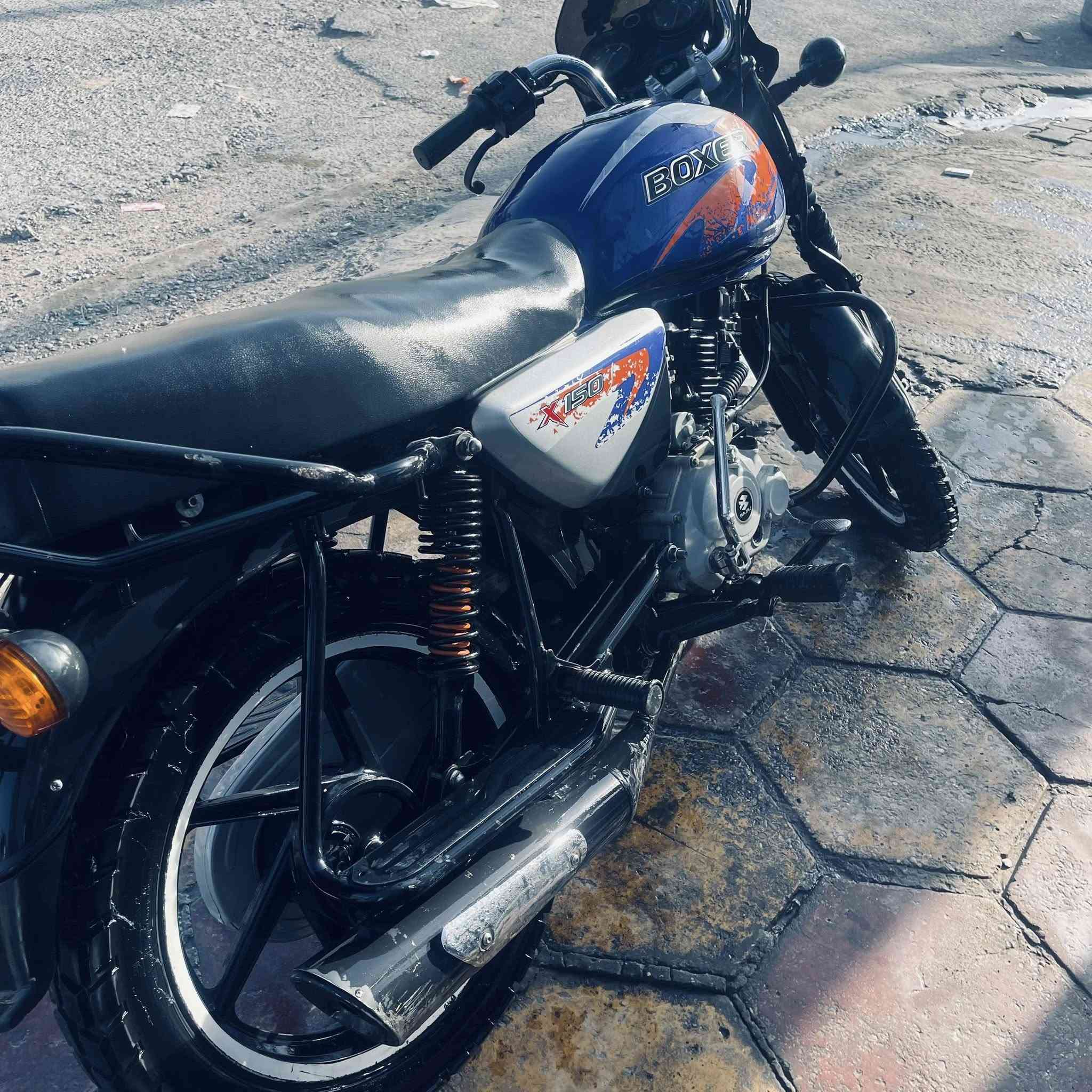 السلام عليكم بوكسر للبيع موديل 22دراجه نضيفه كلش مامتعوبه جبلي سعر اوراق اصوليه كامله ***********سعر مليون وربع
