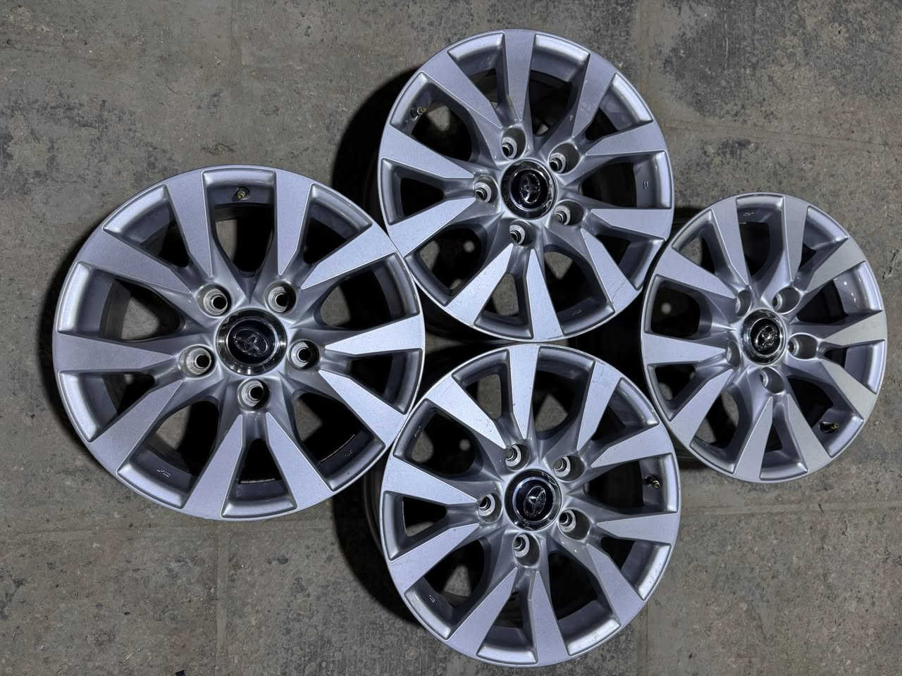 السلام عليكم
وياله لاندكروز
قياس 18 نظافة موديل 2021 فول كفاله لاعواج لاتصليح لارجفه بعدهن جدد وهنه زيرو مفتوحات ماشيات شي قليل
مكان ديوانية
للأستفسار: 0780 6012656
وبي واتساب
السعر 400 دولار وبي مجال للطيبين
