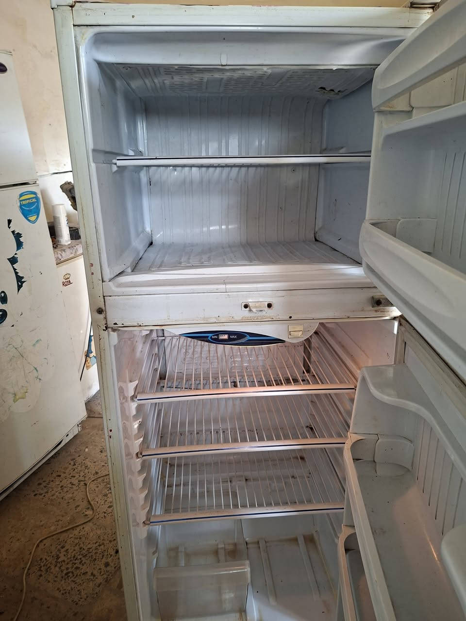 ثلاجه كونكورد لبناني اصلي ١٦ قدم شرط التجميد مع ضمان شهر سعر ١٣٥ ديوانية بدايه شارع ٦٠ الاتصال على الرقم ***********
