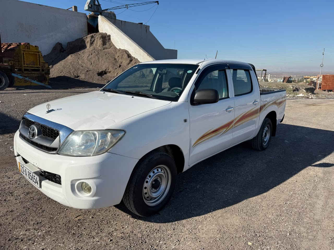 تويتا مةرزية 2010 سيارةكة عيزام نيية بةس بة عيزام سبوخ دةفرؤشم سقفو شان و ناودينگة هيجي نيية بةس جةمبكي بيشي هةية بي شانسي بةشةرت گيرومةكينة و تةقةو رةقةي هةمووي بةشةرت سةنةوي تازة بةسةرجووة 
سعري 130مةجال
*********** أربيل, العراق

