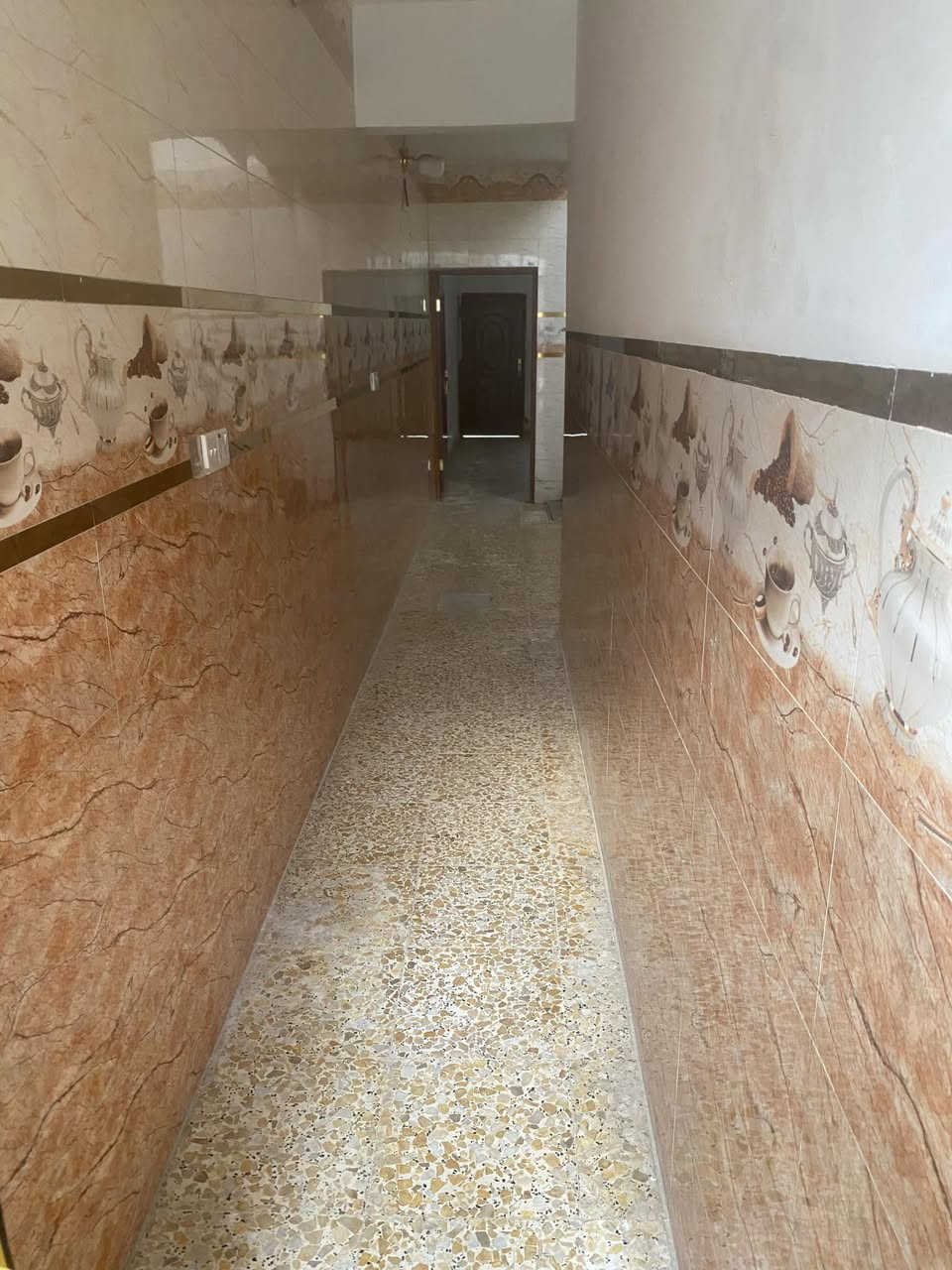 للبيع 100 متر  حي السلام طابق واحد كامل من كلشي وخدمات كامله بناء بلوك قريب ع مدرسة الاسوار تبليط مجاري كلشي موجود استفسار اكثر 
***********
