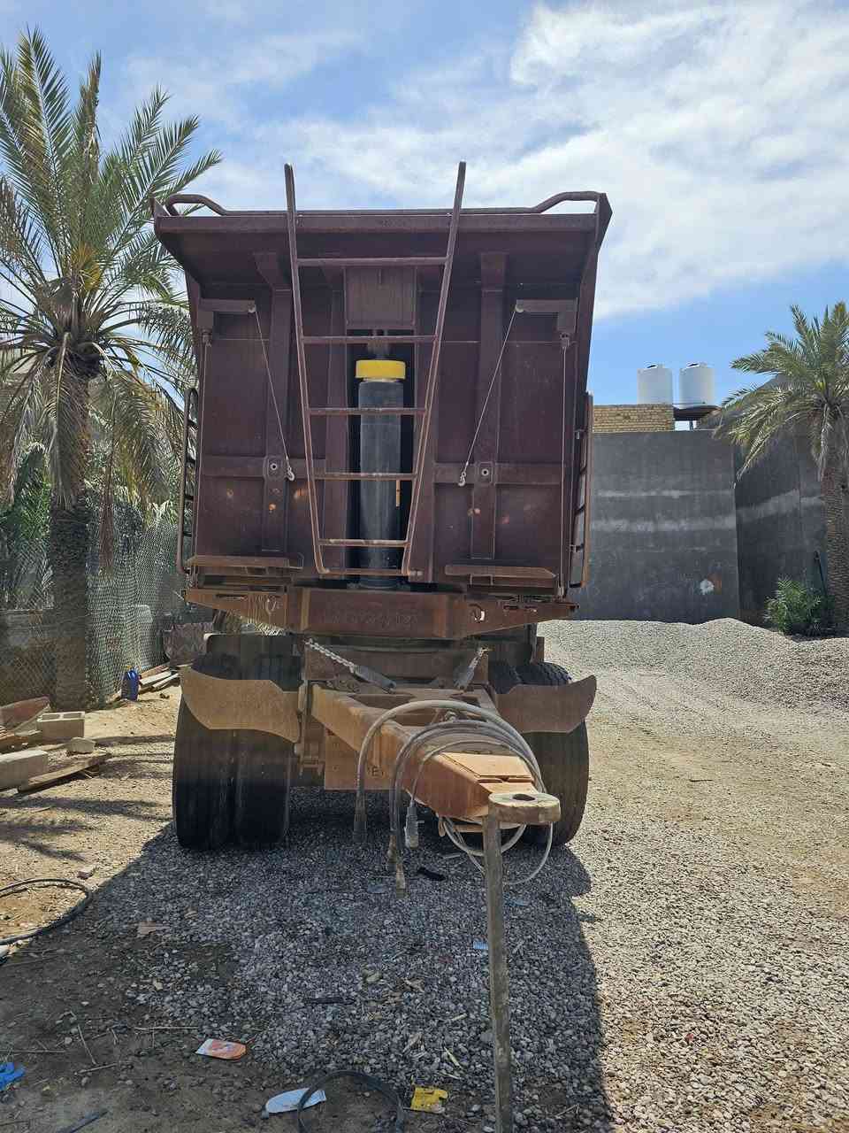 مقطوره للبيع تفصال عماره طول 7ونص ارتفاع 155 تخم تاير مامشتغله شي قليل كهربائيات بالوني اصلي مكانها العماره السعر 280وبيها مجال للاستفسار ***********
