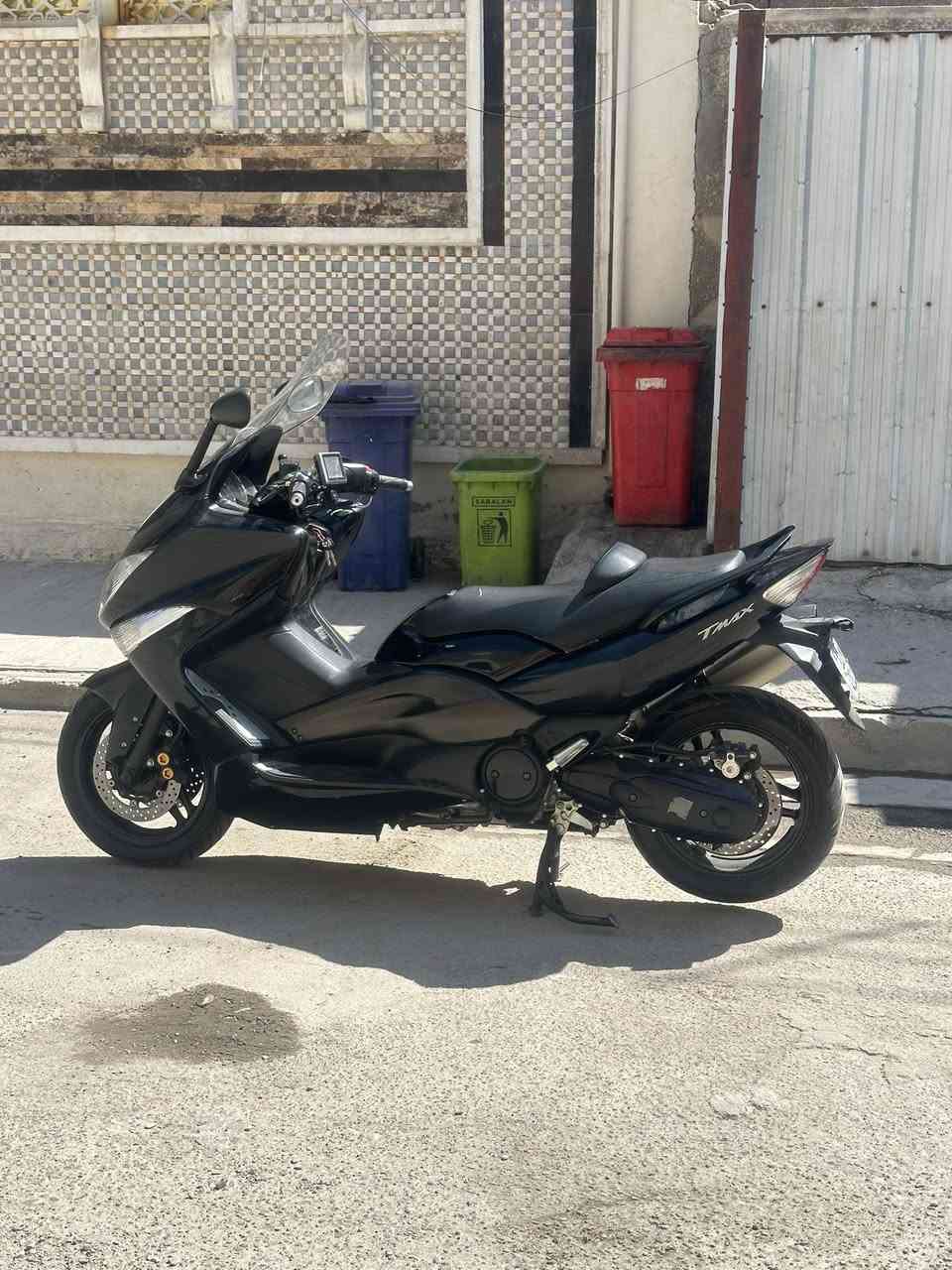 بسبب الوعود الكاذبة اعيد النشر
TMAX 2011 مرقم بغداد
3 سويجات ماشية 32 الف
مكاني بغداد بلديات ***********
الدراجة مزودة صالنصة و تجوة و فلتر شوتة رياضي

